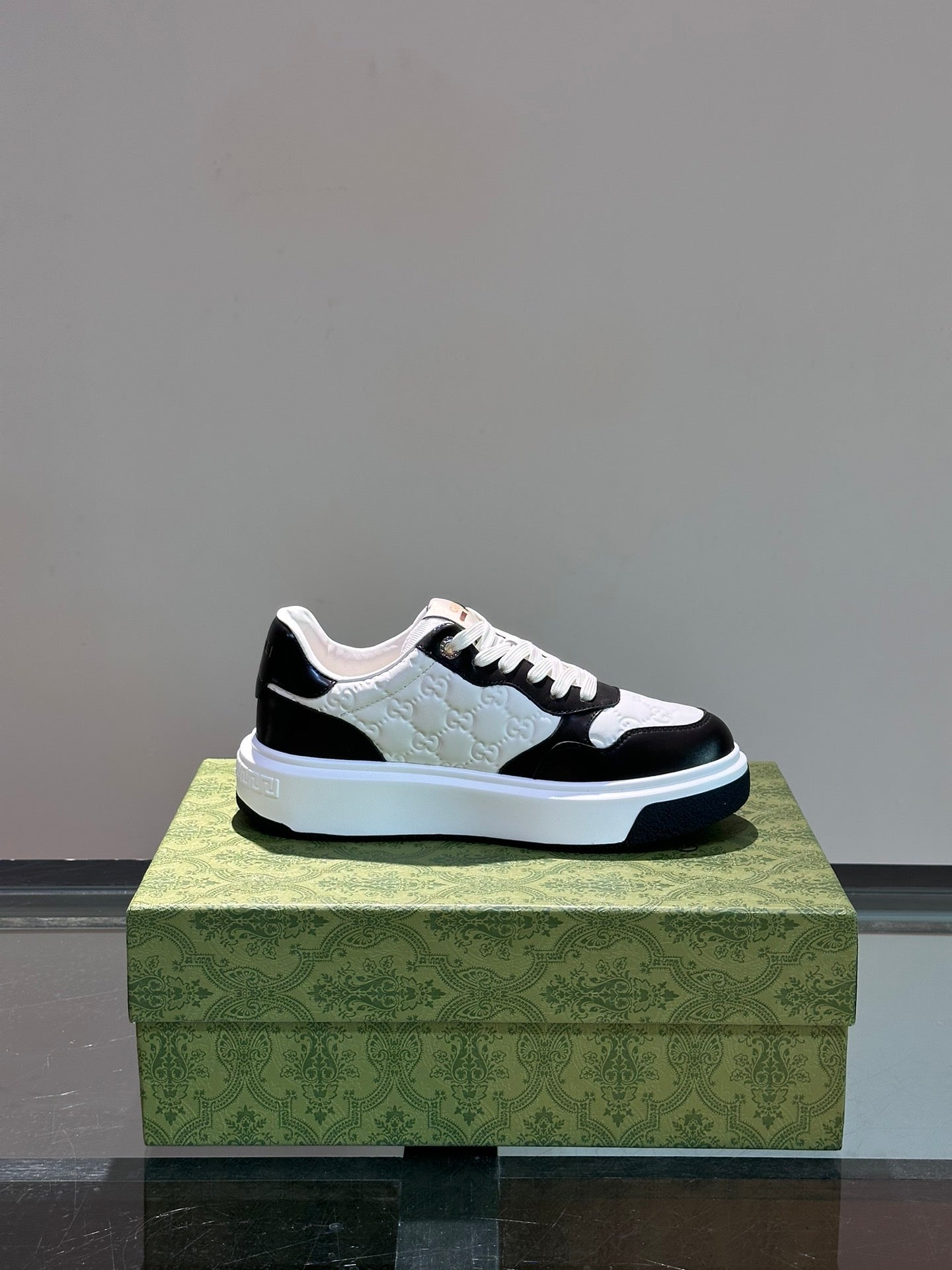 GUCC*" men's GG sports shoes, made of imported cowhide, simple and comfortable version