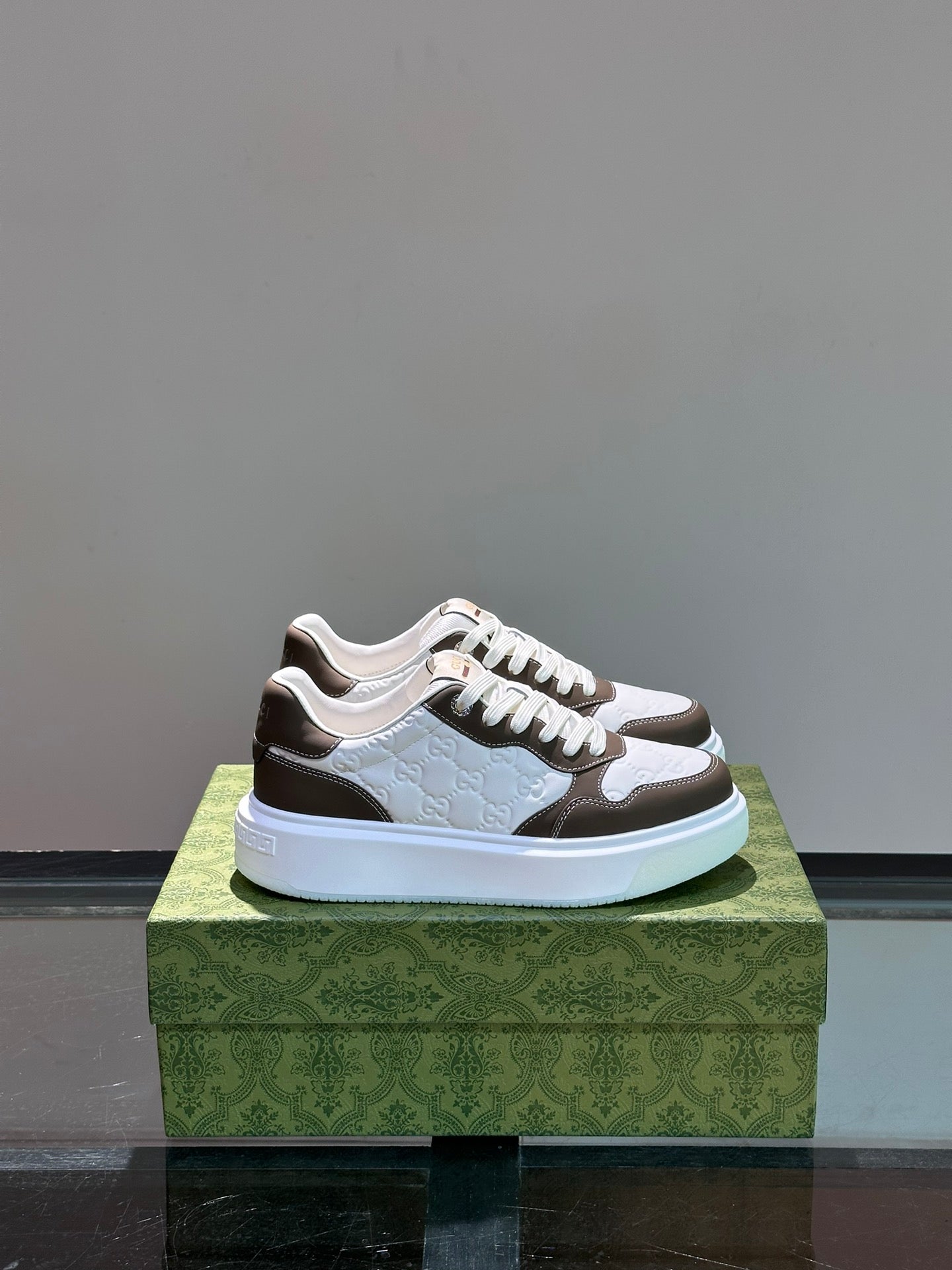 GUCC*" men's GG sports shoes, made of imported cowhide, simple and comfortable version