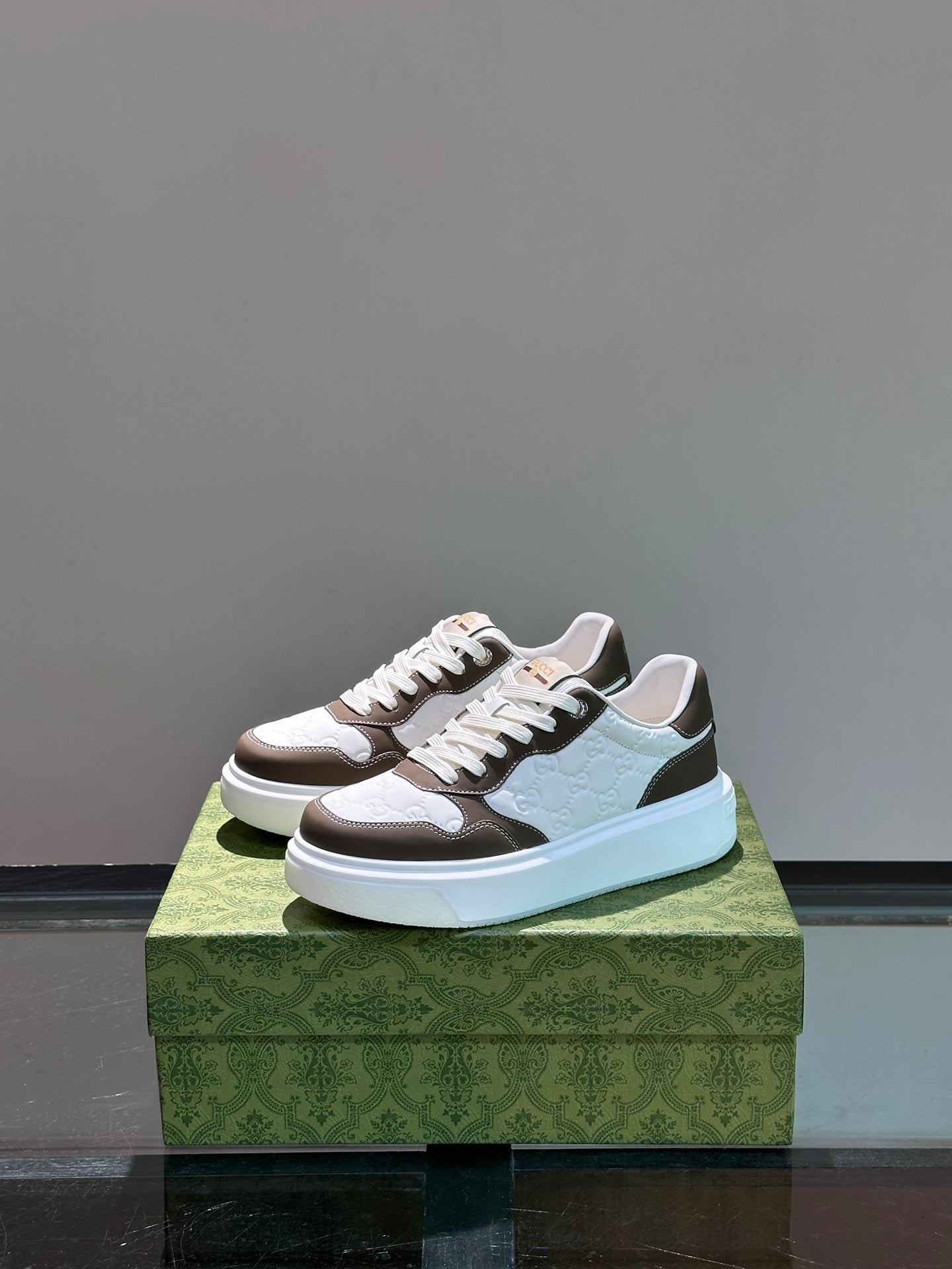 GUCC*" men's GG sports shoes, made of imported cowhide, simple and comfortable version