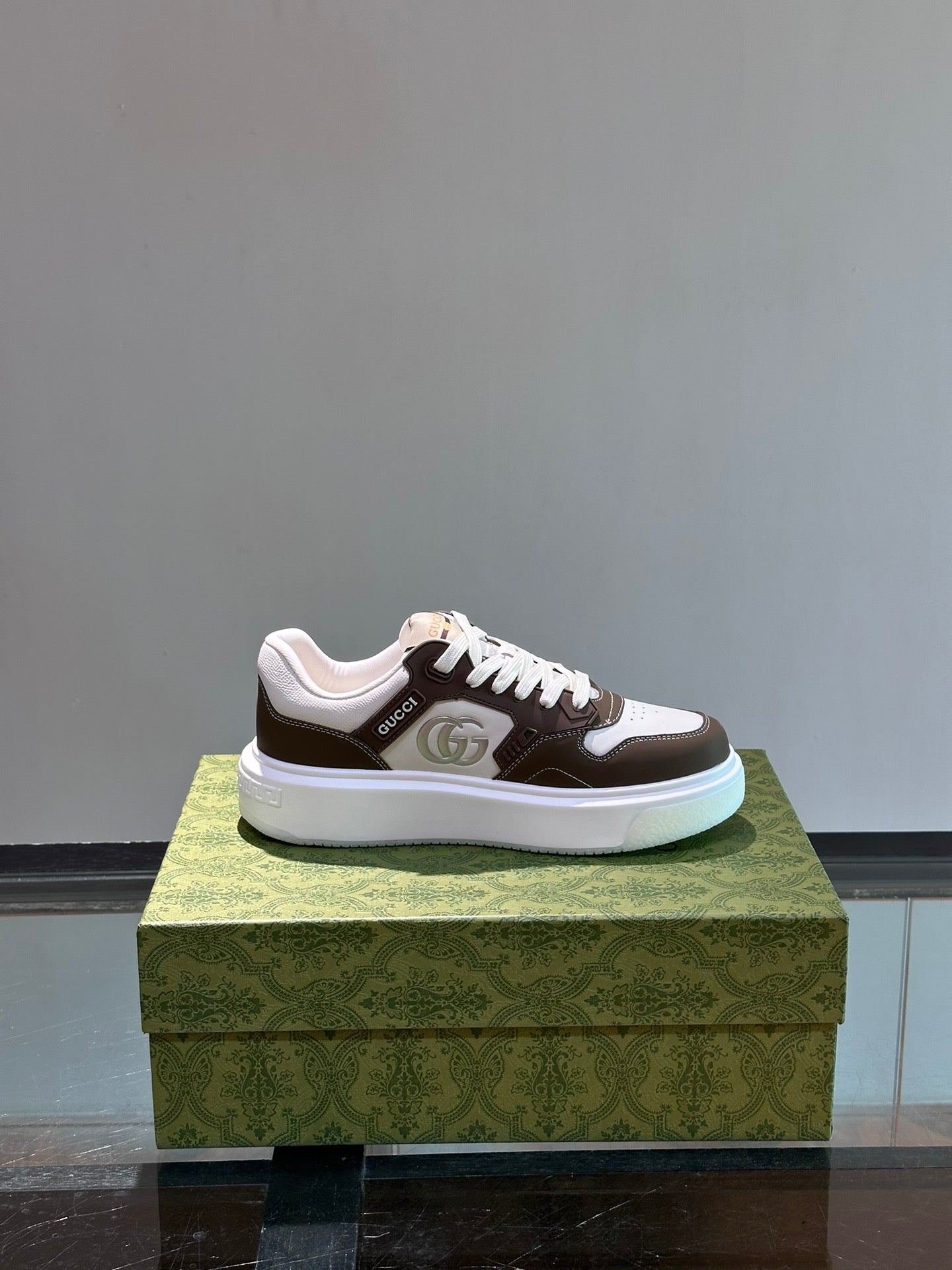 "GUCC*" men's GG sports shoes, made of imported cowhide, simple and comfortable version