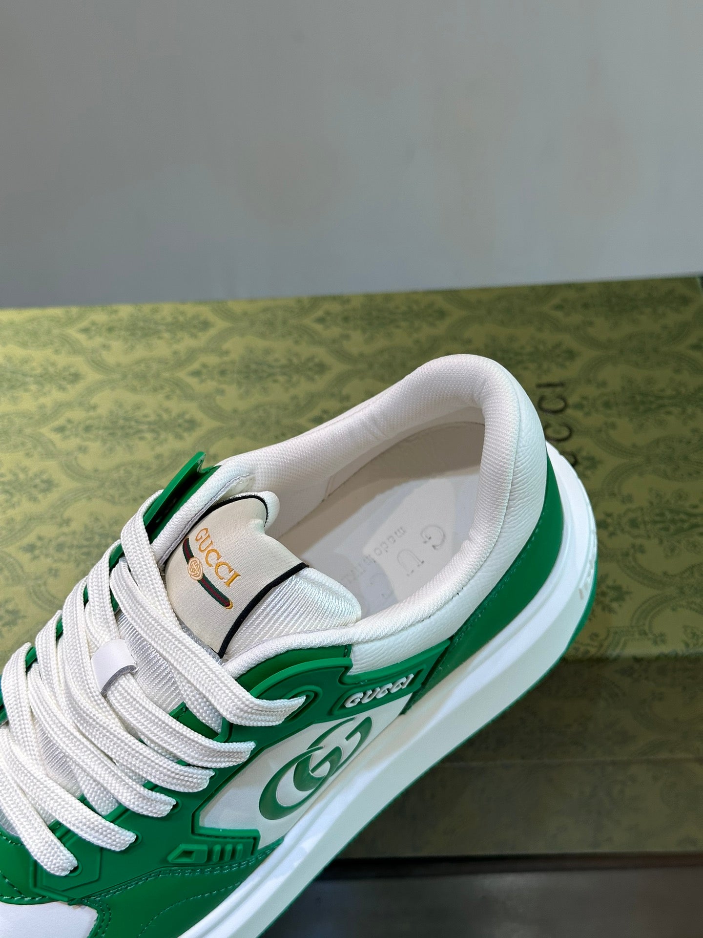GUCC*" men's GG sports shoes, made of imported cowhide, simple and comfortable version,