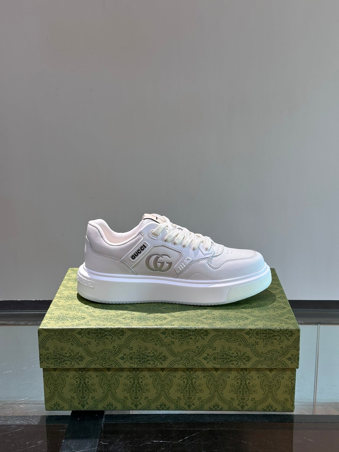 GUCC*" men's GG sports shoes, made of imported cowhide, simple and comfortable version,