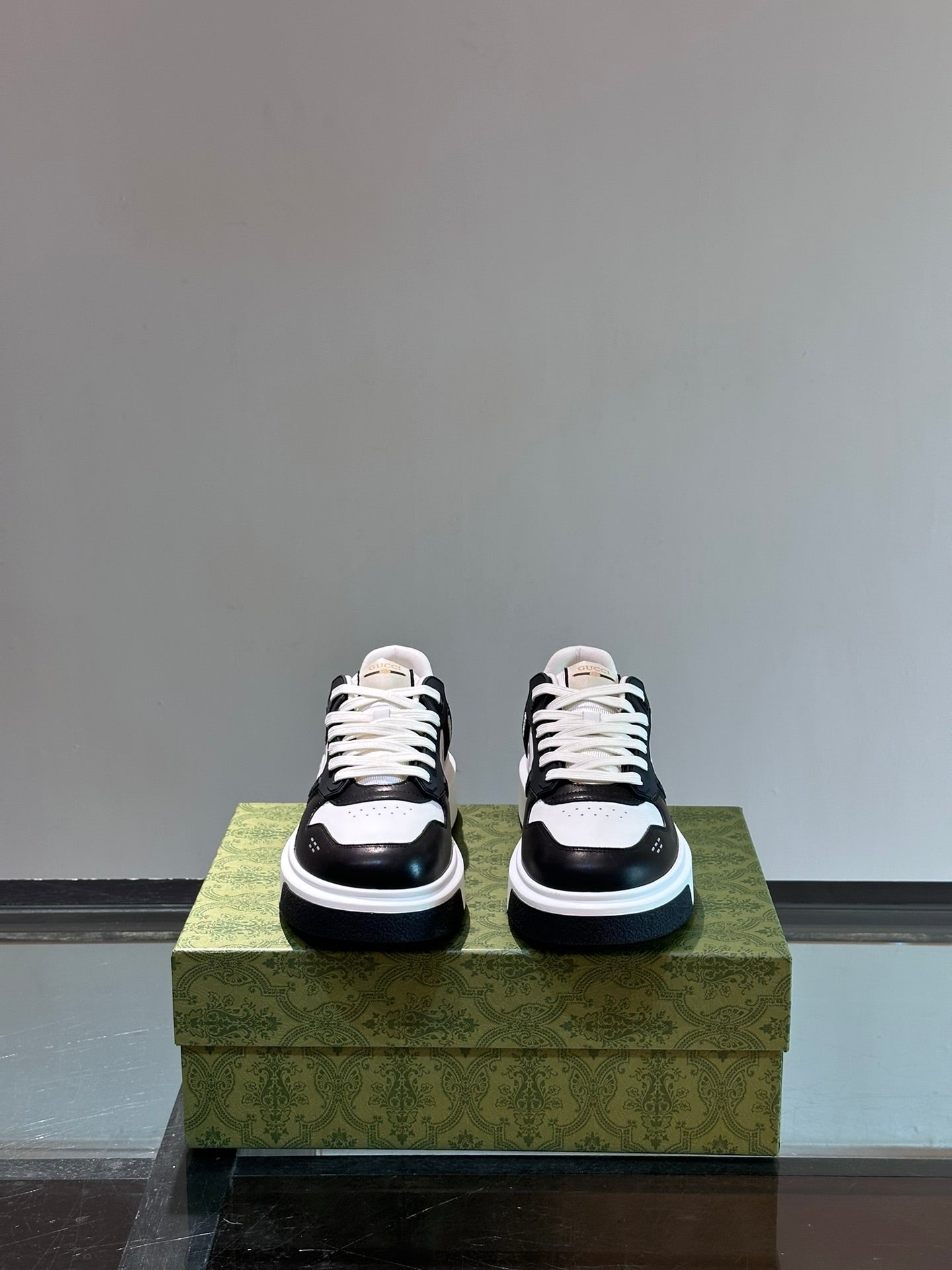 GUCC*" men's GG sports shoes, made of imported cowhide, simple and comfortable version,