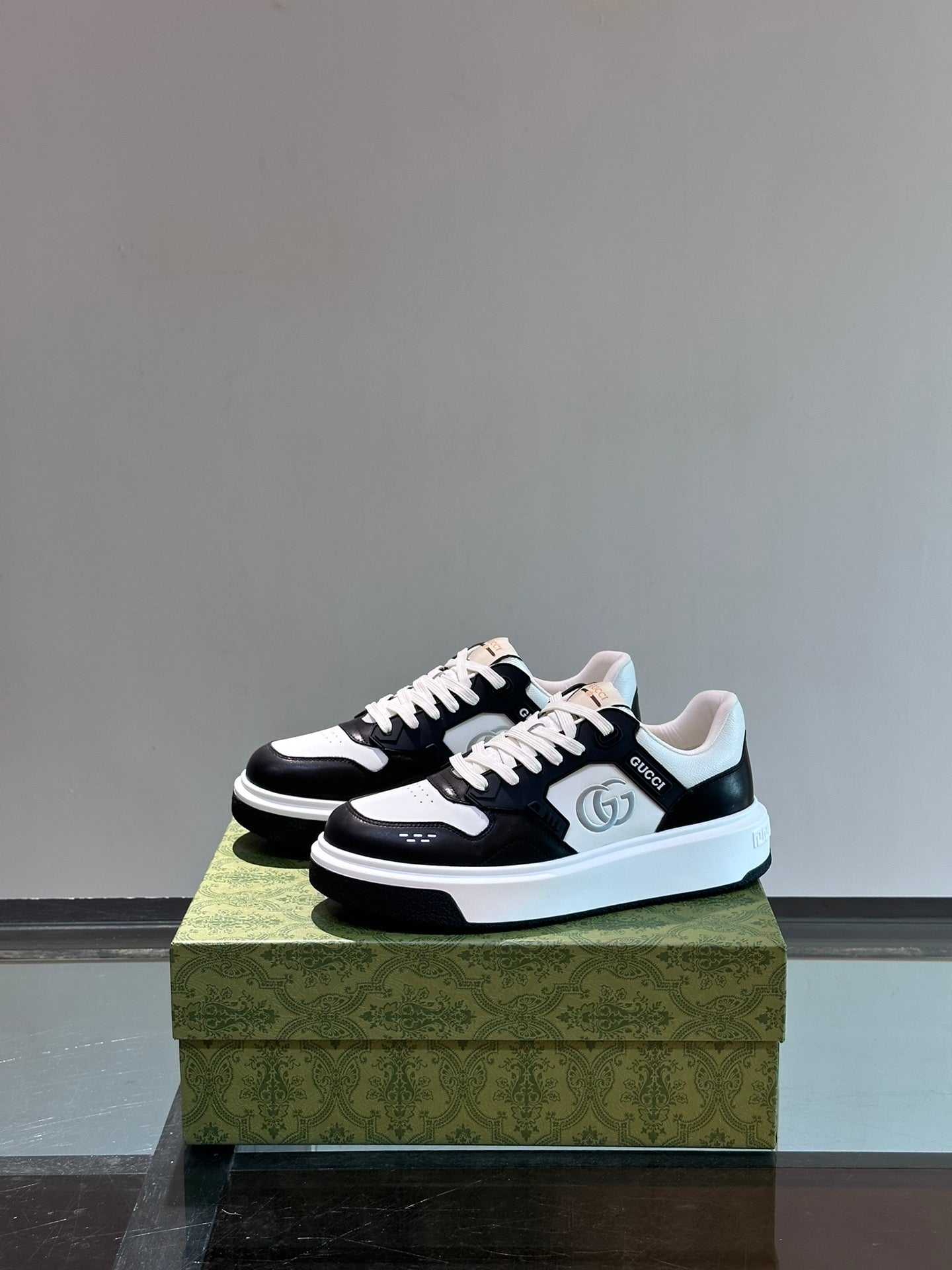 GUCC*" men's GG sports shoes, made of imported cowhide, simple and comfortable version,