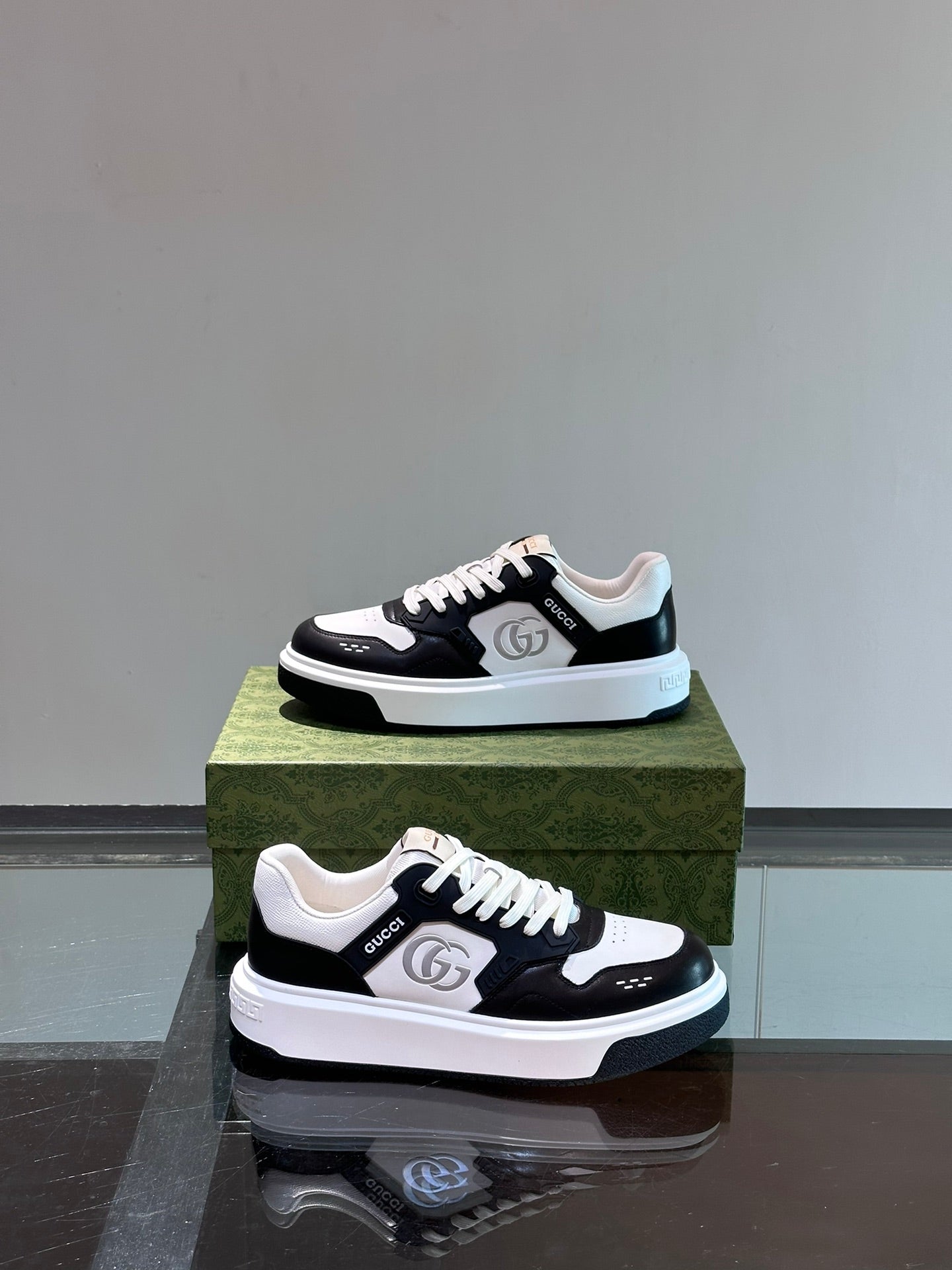 GUCC*" men's GG sports shoes, made of imported cowhide, simple and comfortable version,