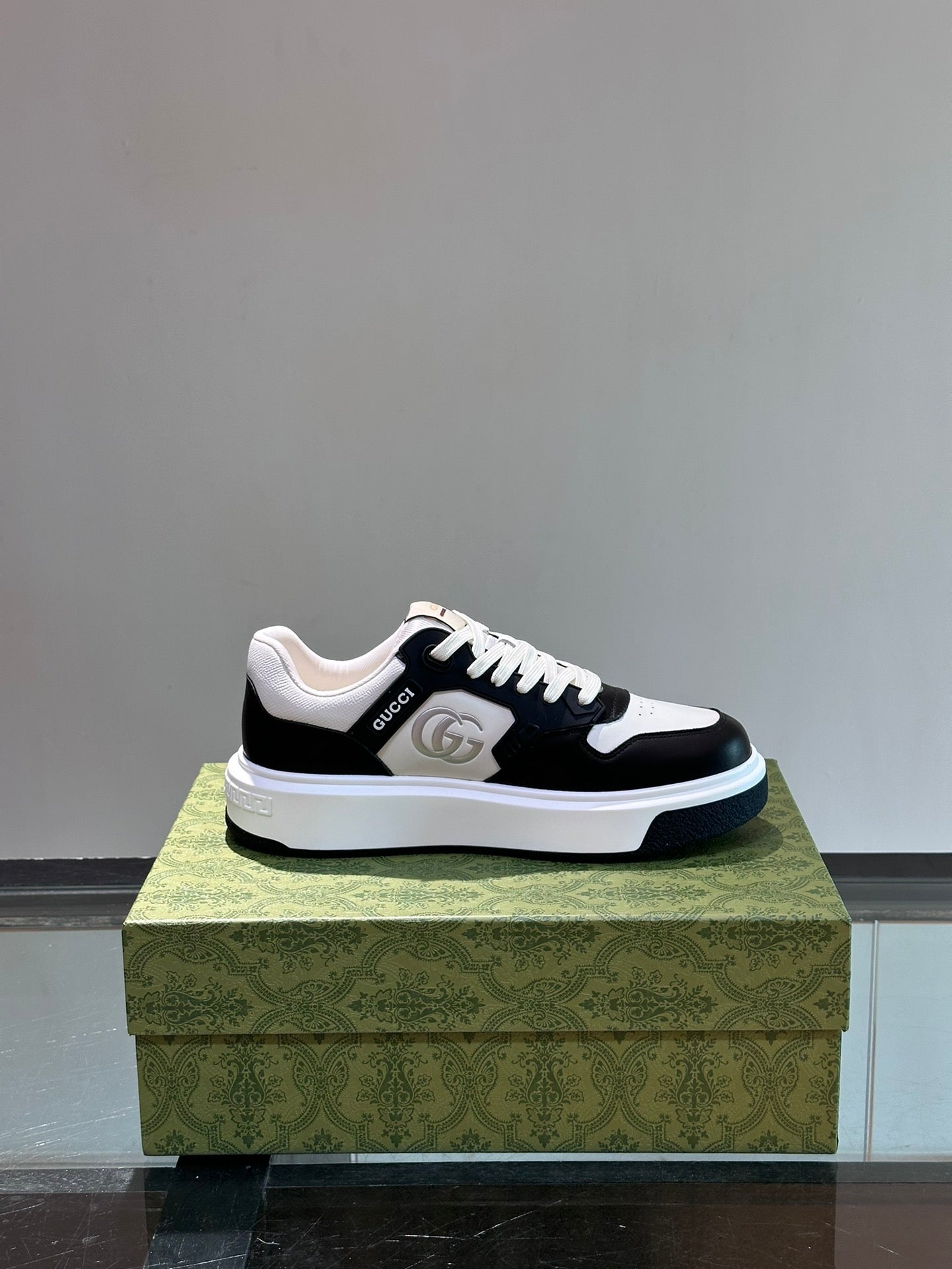 GUCC*" men's GG sports shoes, made of imported cowhide, simple and comfortable version,