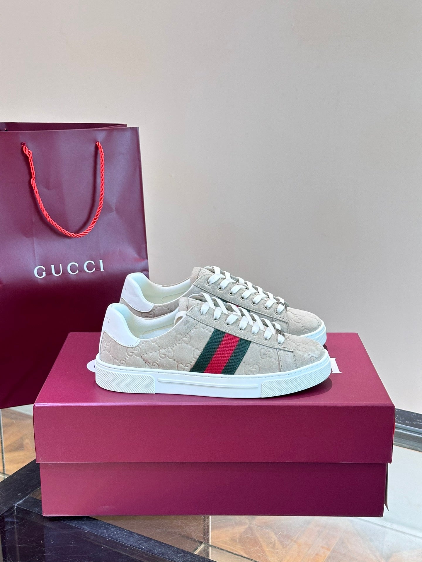 GUCC*" Chi new pair of small white shoes, this low-top sports shoes with basketball style