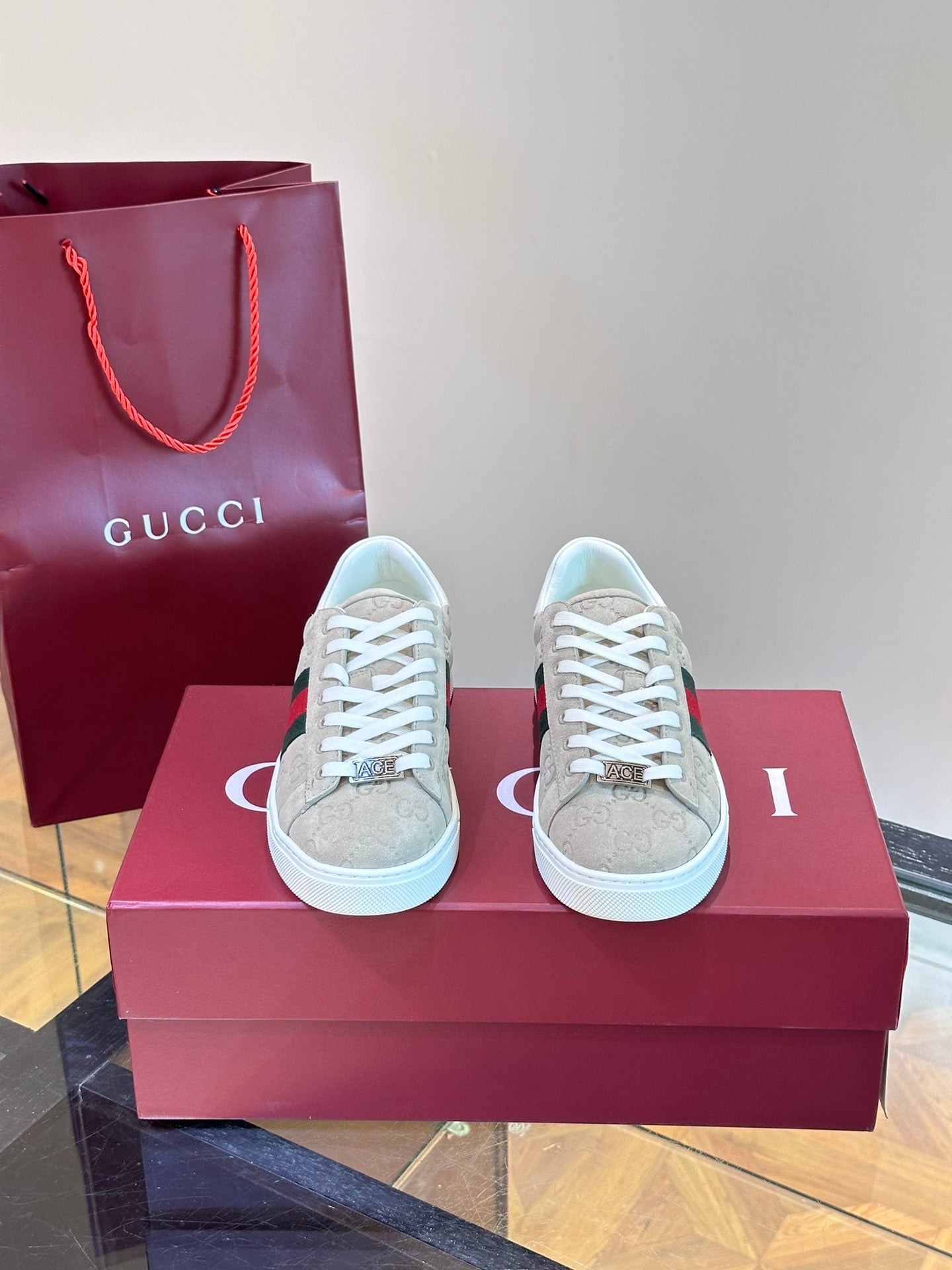 GUCC*" Chi new pair of small white shoes, this low-top sports shoes with basketball style