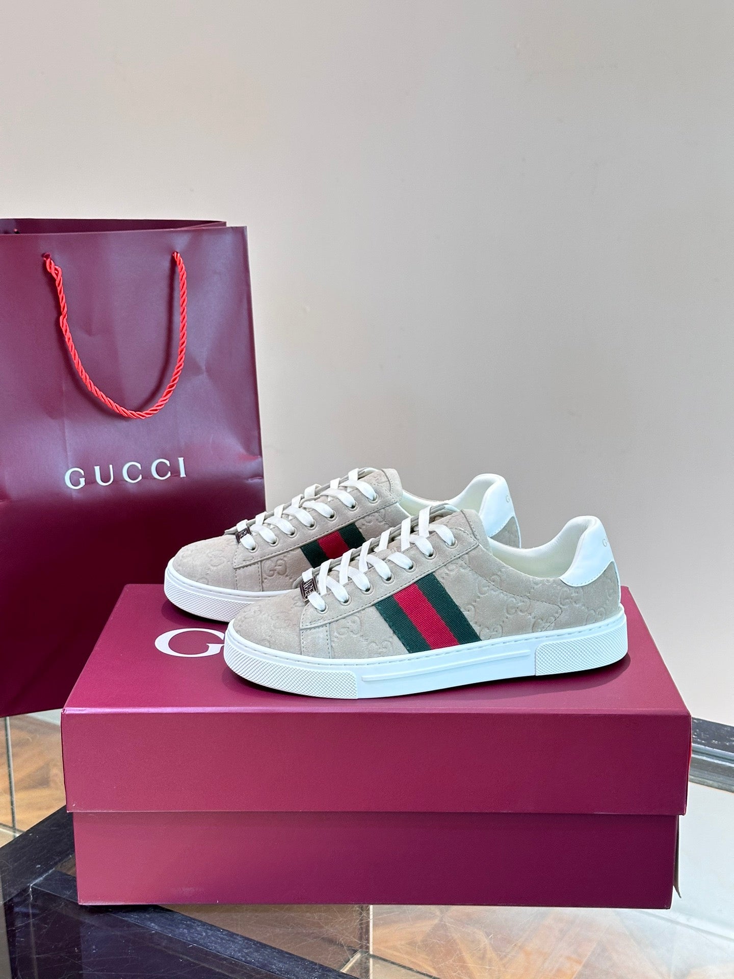GUCC*" Chi new pair of small white shoes, this low-top sports shoes with basketball style