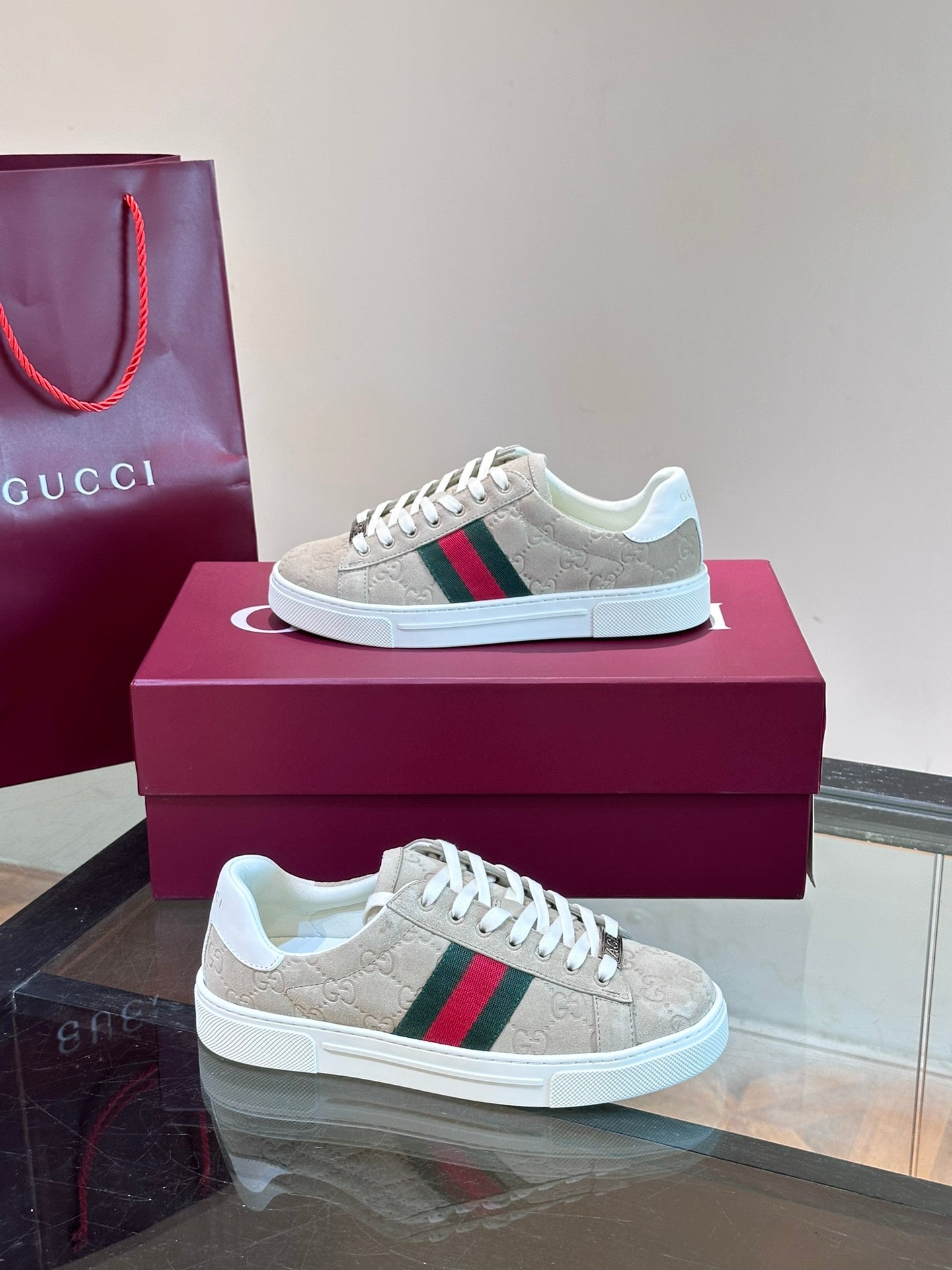 GUCC*" Chi new pair of small white shoes, this low-top sports shoes with basketball style
