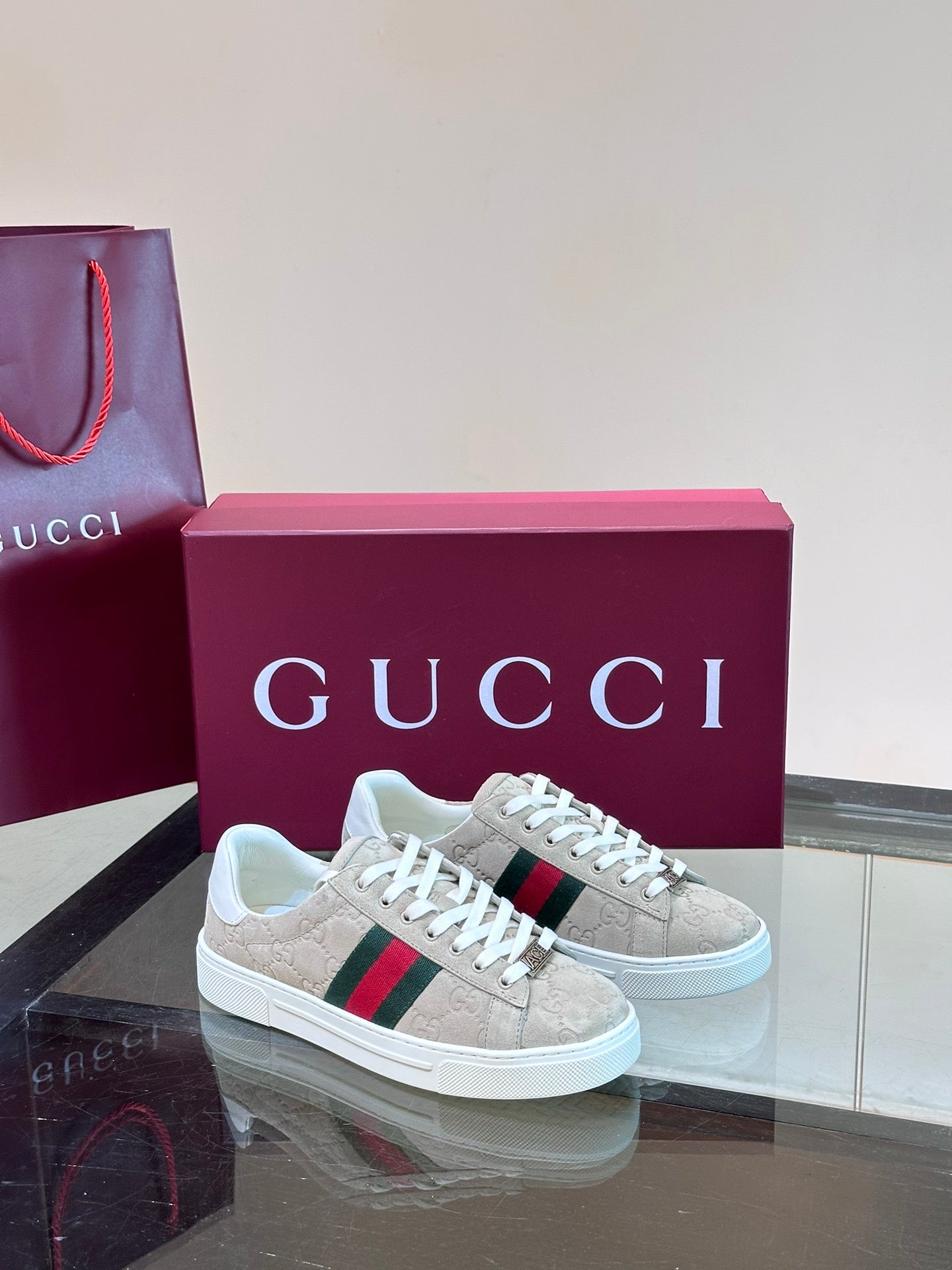 GUCC*" Chi new pair of small white shoes, this low-top sports shoes with basketball style