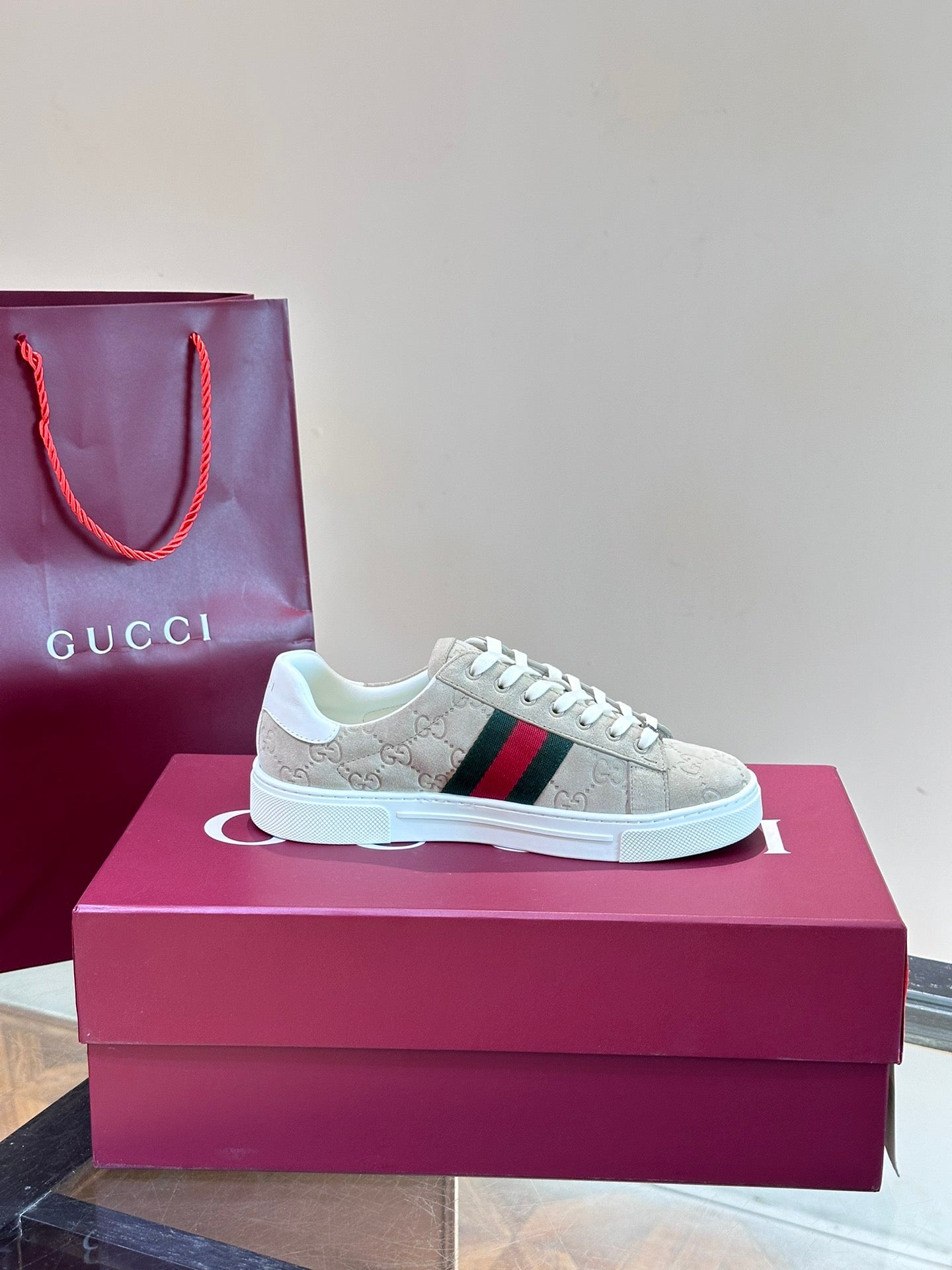 GUCC*" Chi new pair of small white shoes, this low-top sports shoes with basketball style