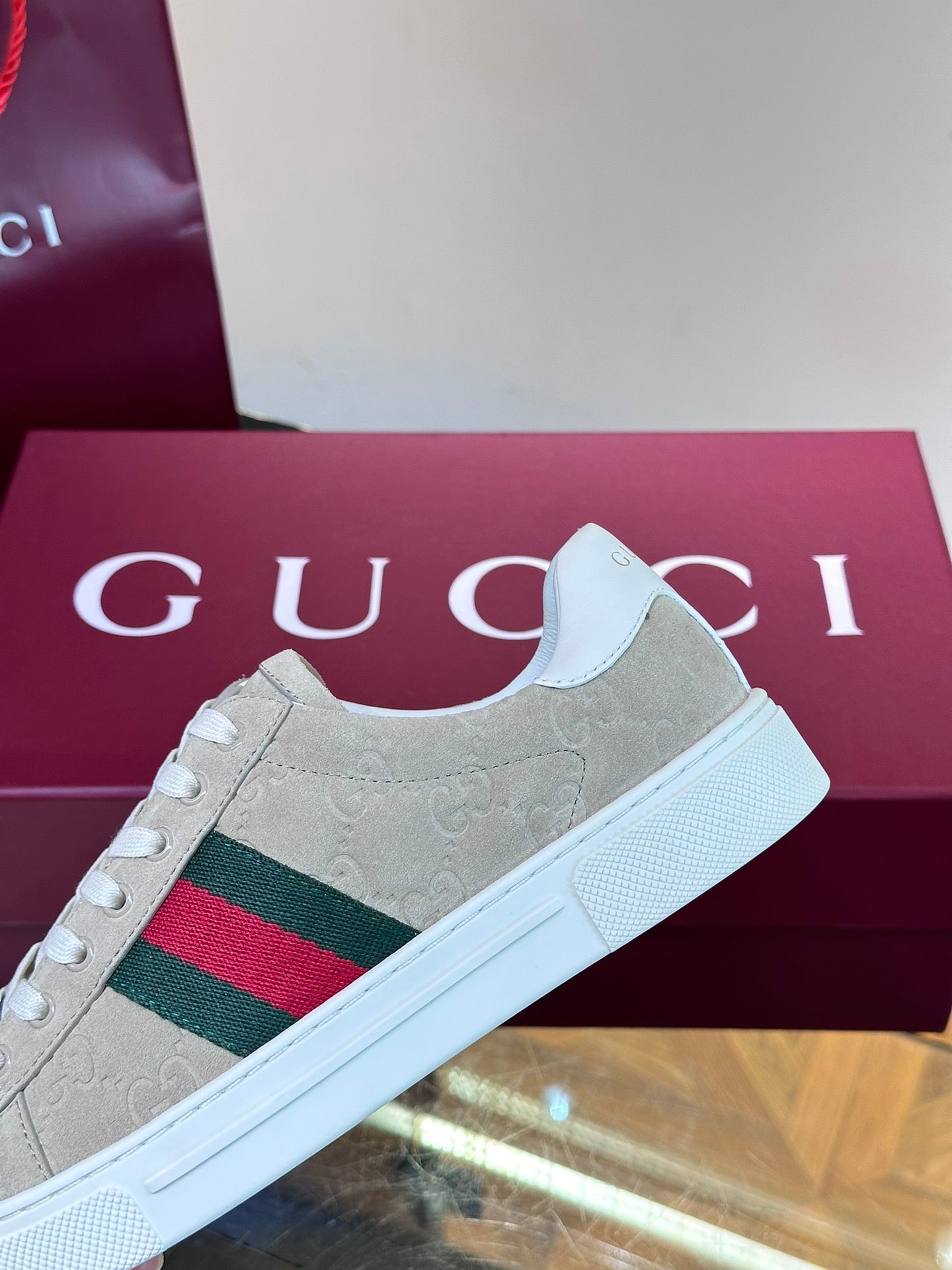 GUCC*" Chi new pair of small white shoes, this low-top sports shoes with basketball style