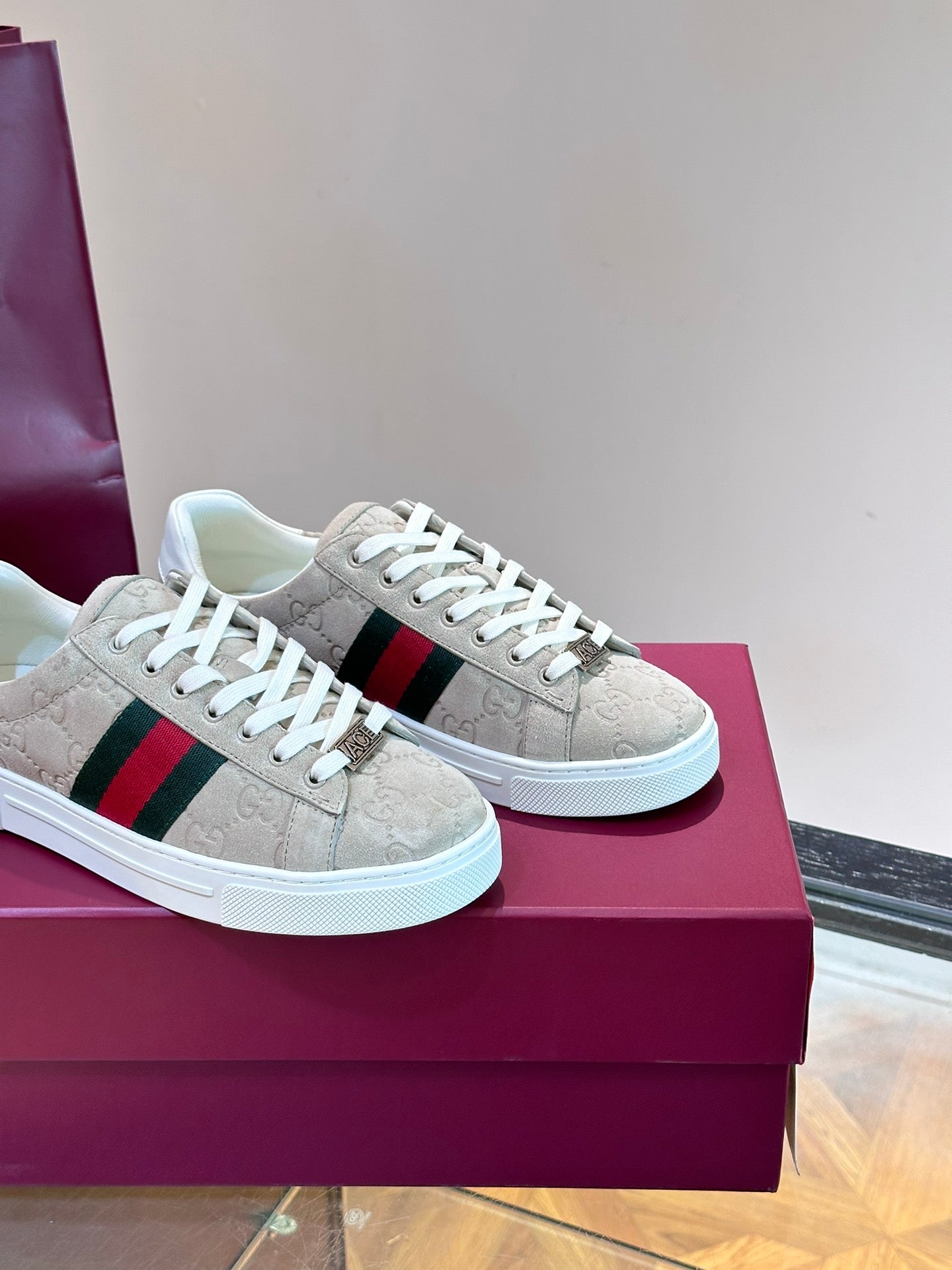 GUCC*" Chi new pair of small white shoes, this low-top sports shoes with basketball style