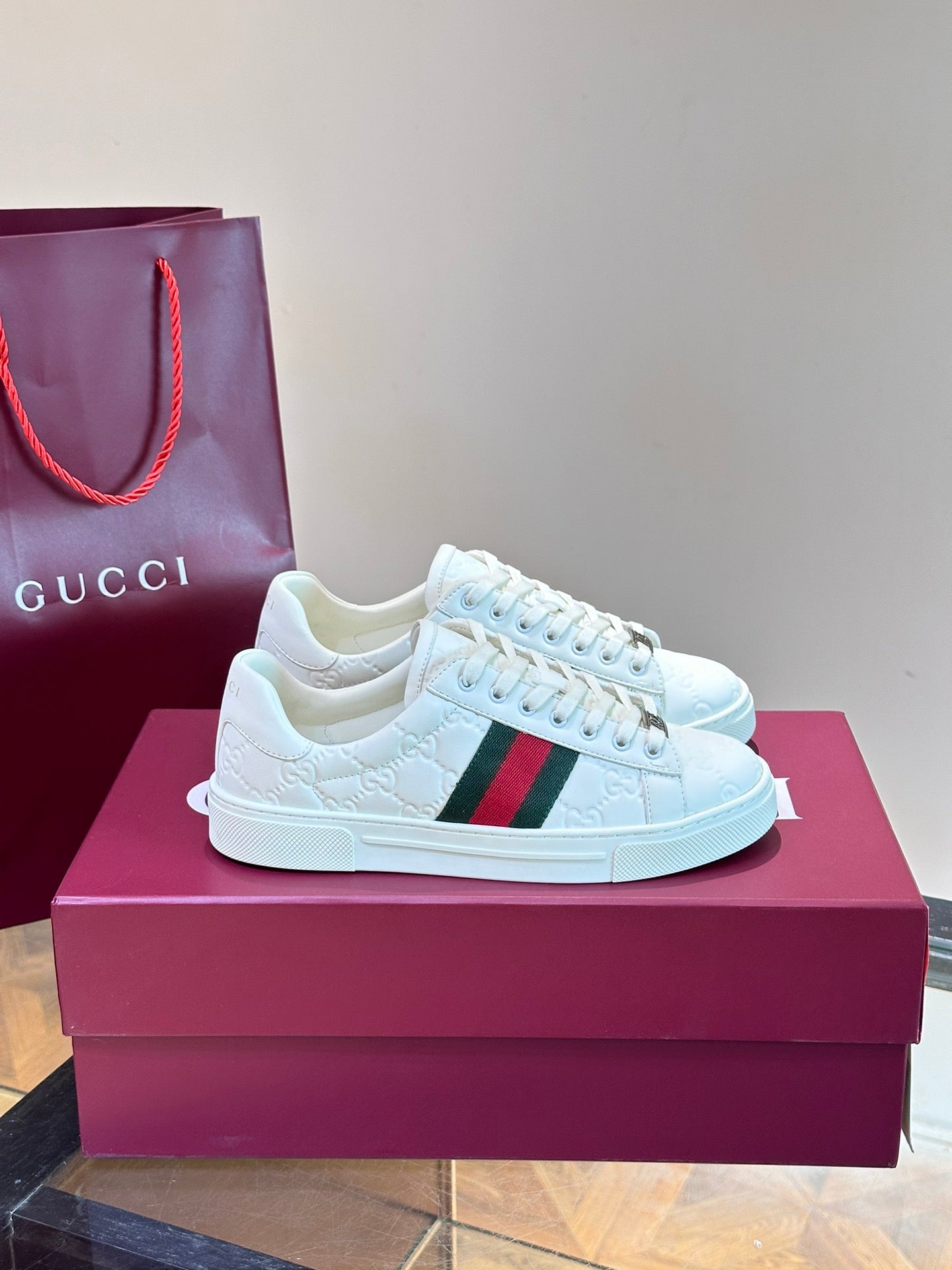 "GUCC*" Chi new pair of small white shoes, this low-top sports shoes with basketball style