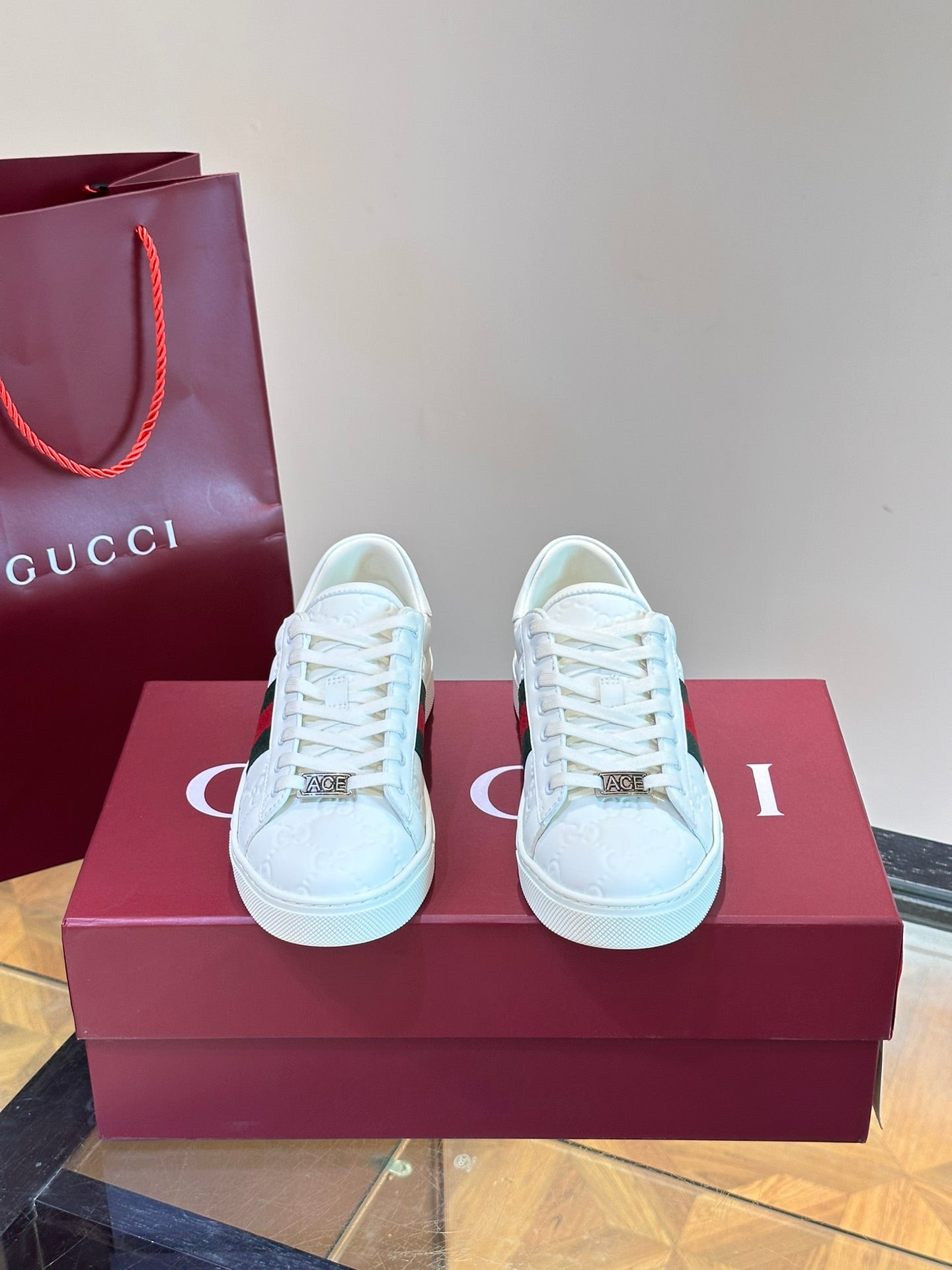 "GUCC*" Chi new pair of small white shoes, this low-top sports shoes with basketball style