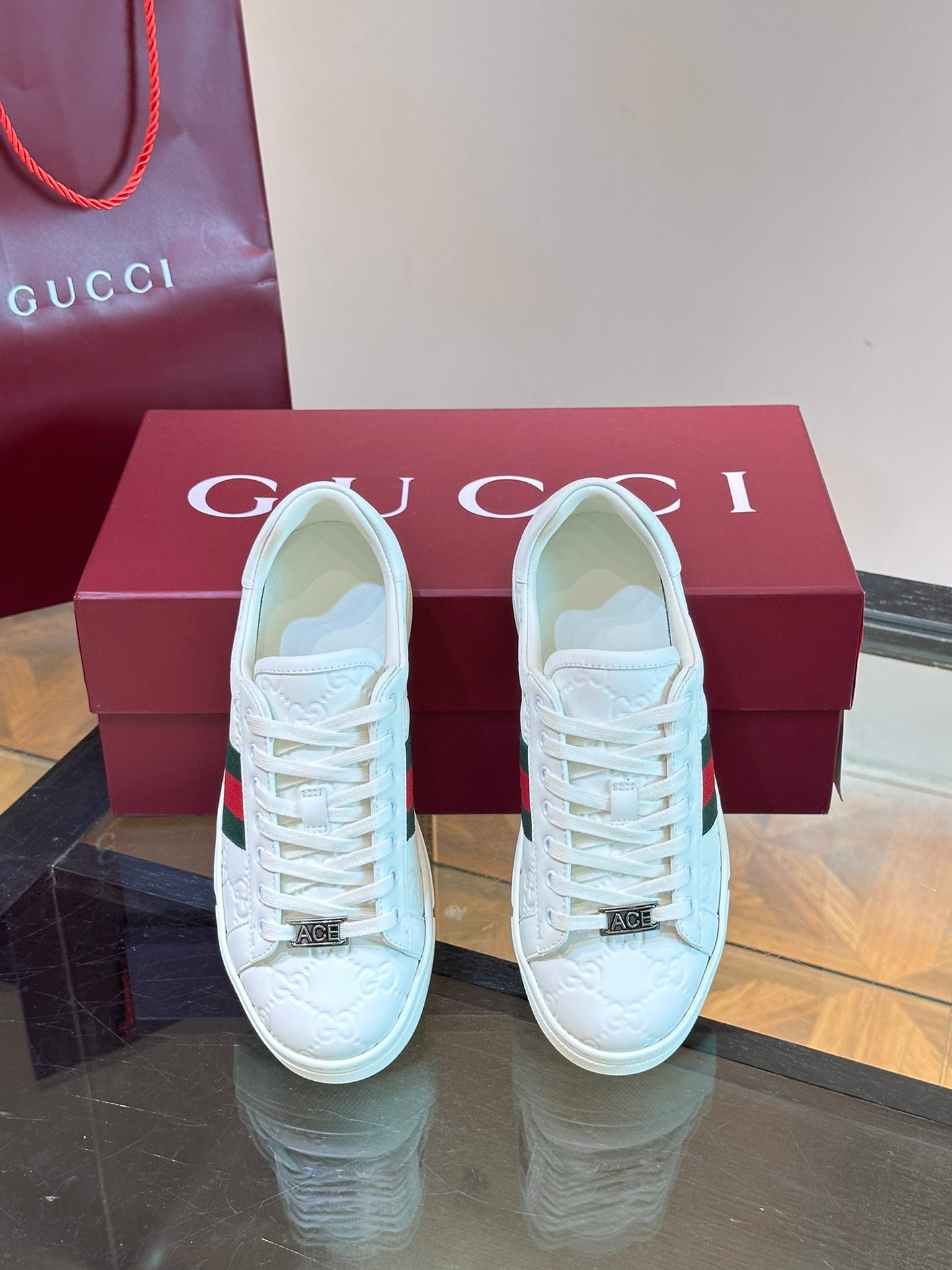 "GUCC*" Chi new pair of small white shoes, this low-top sports shoes with basketball style