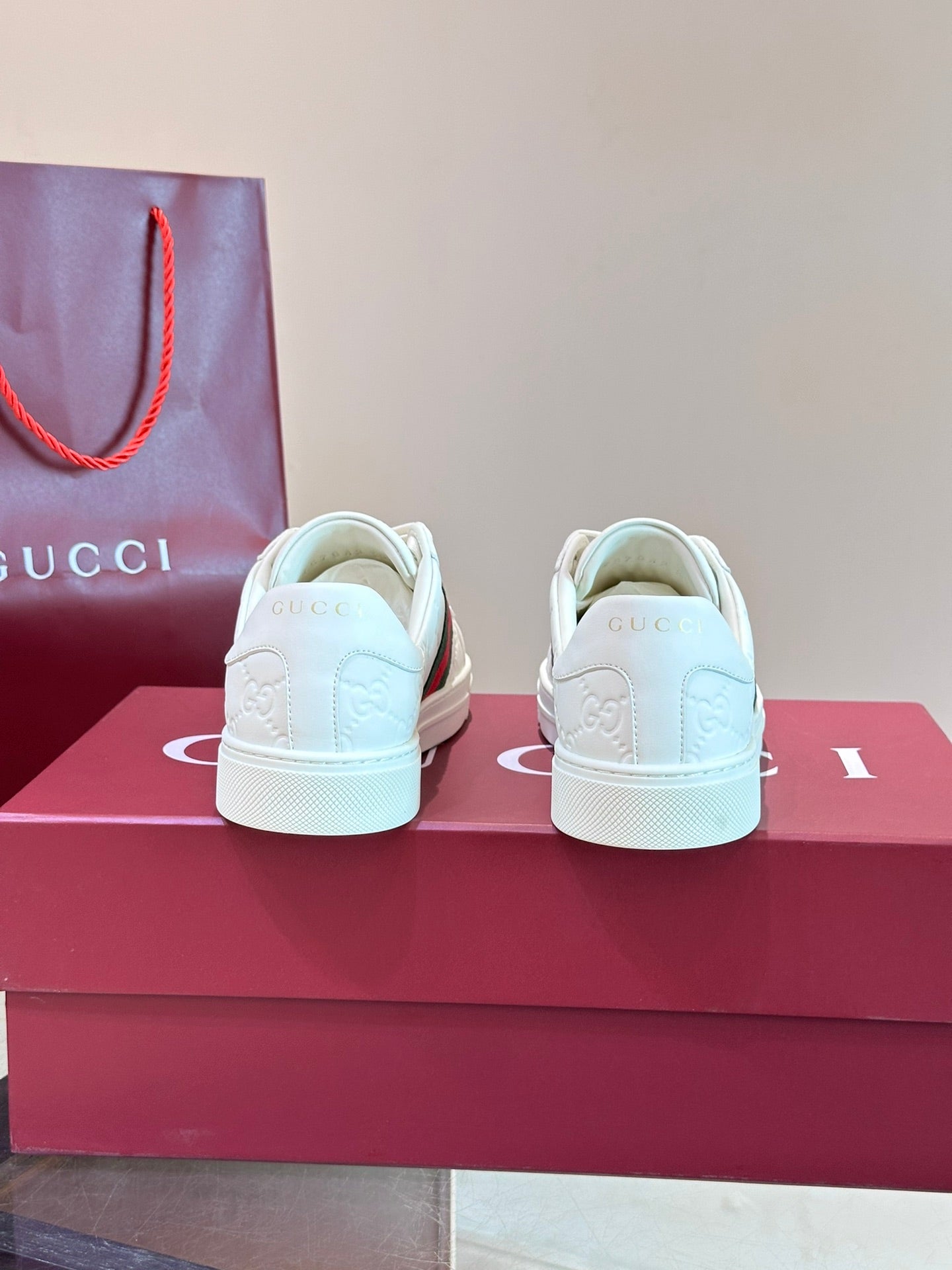 "GUCC*" Chi new pair of small white shoes, this low-top sports shoes with basketball style