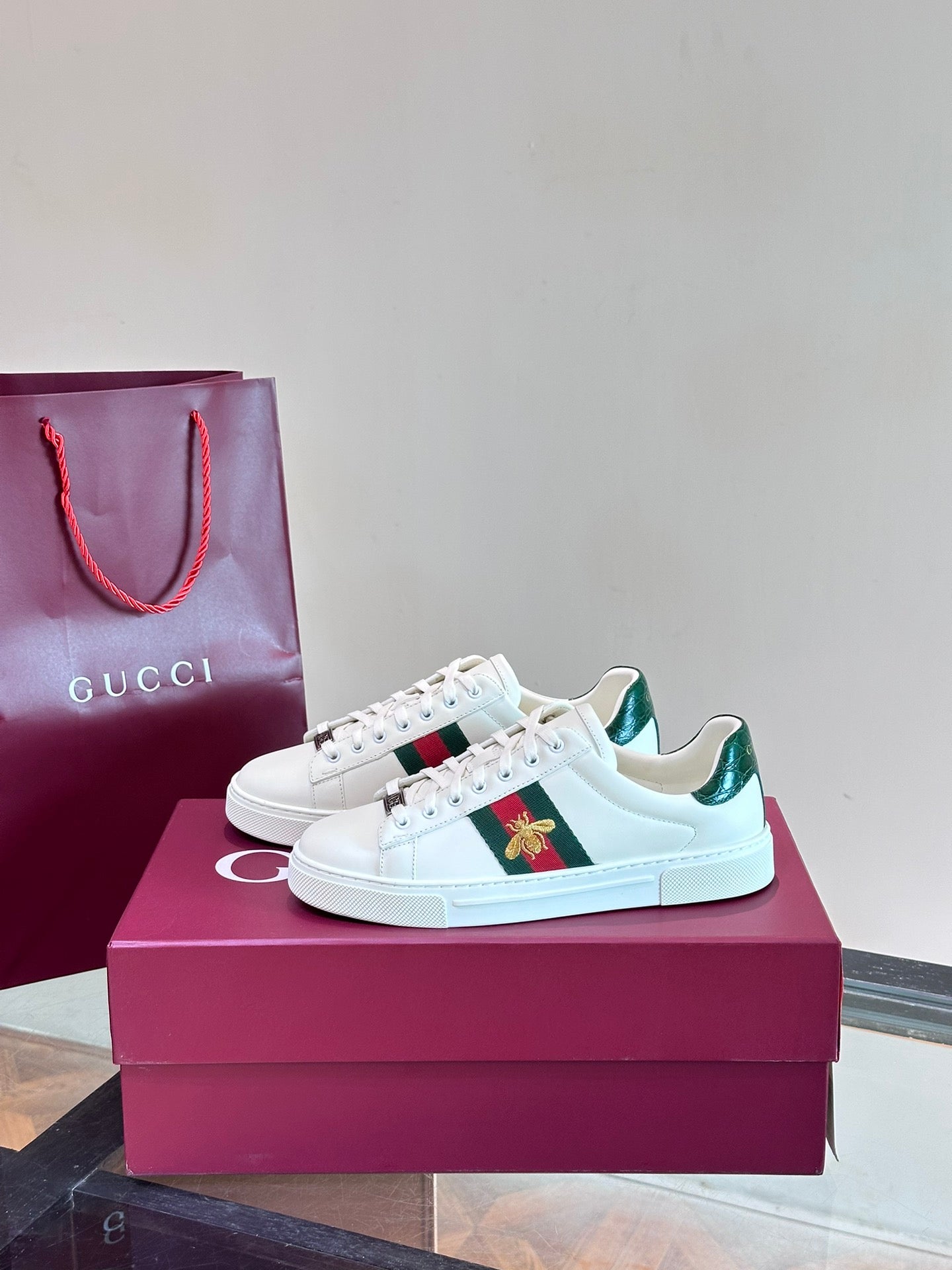 GUCC*" Chi new pair of small white shoes, this low-top sports shoes with basketball style
