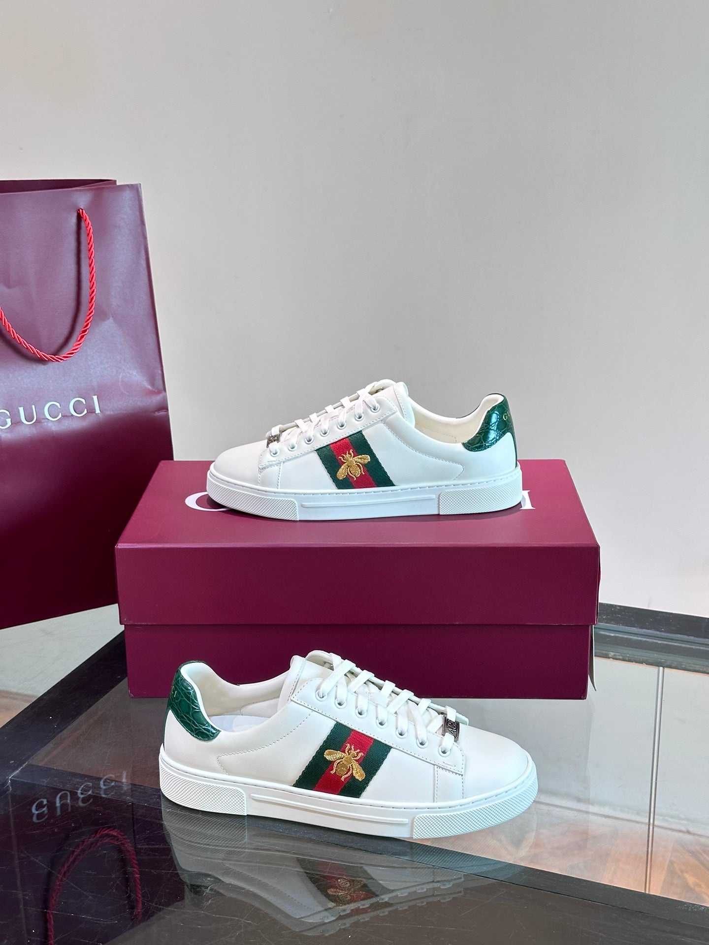 GUCC*" Chi new pair of small white shoes, this low-top sports shoes with basketball style