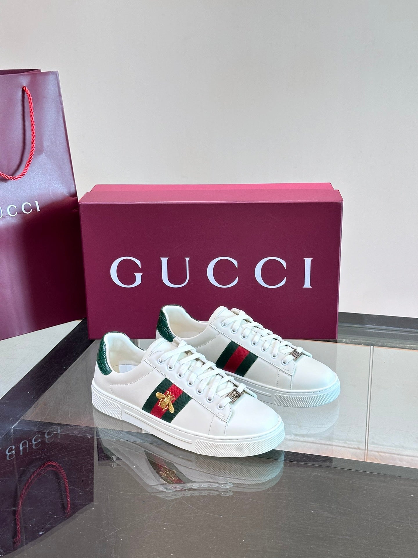 GUCC*" Chi new pair of small white shoes, this low-top sports shoes with basketball style