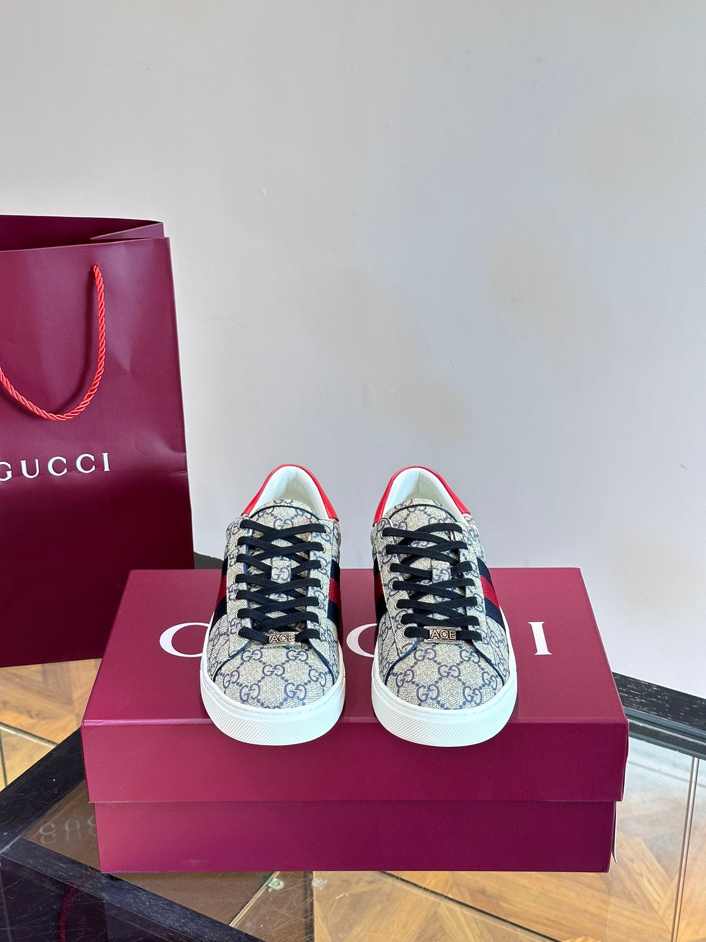 GUCC*" Chi new pair of small white shoes, this low-top sports shoes with basketball style