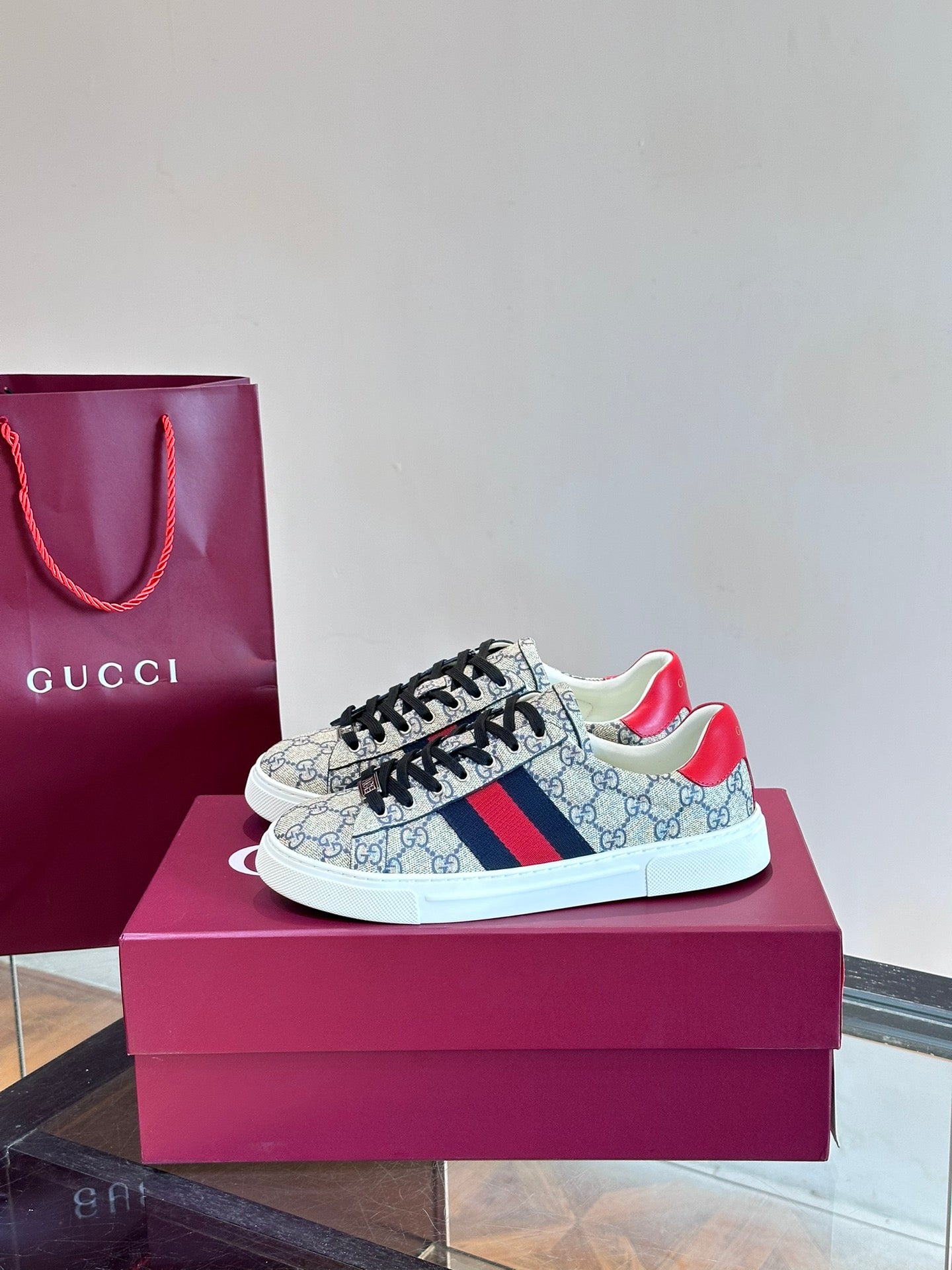 GUCC*" Chi new pair of small white shoes, this low-top sports shoes with basketball style
