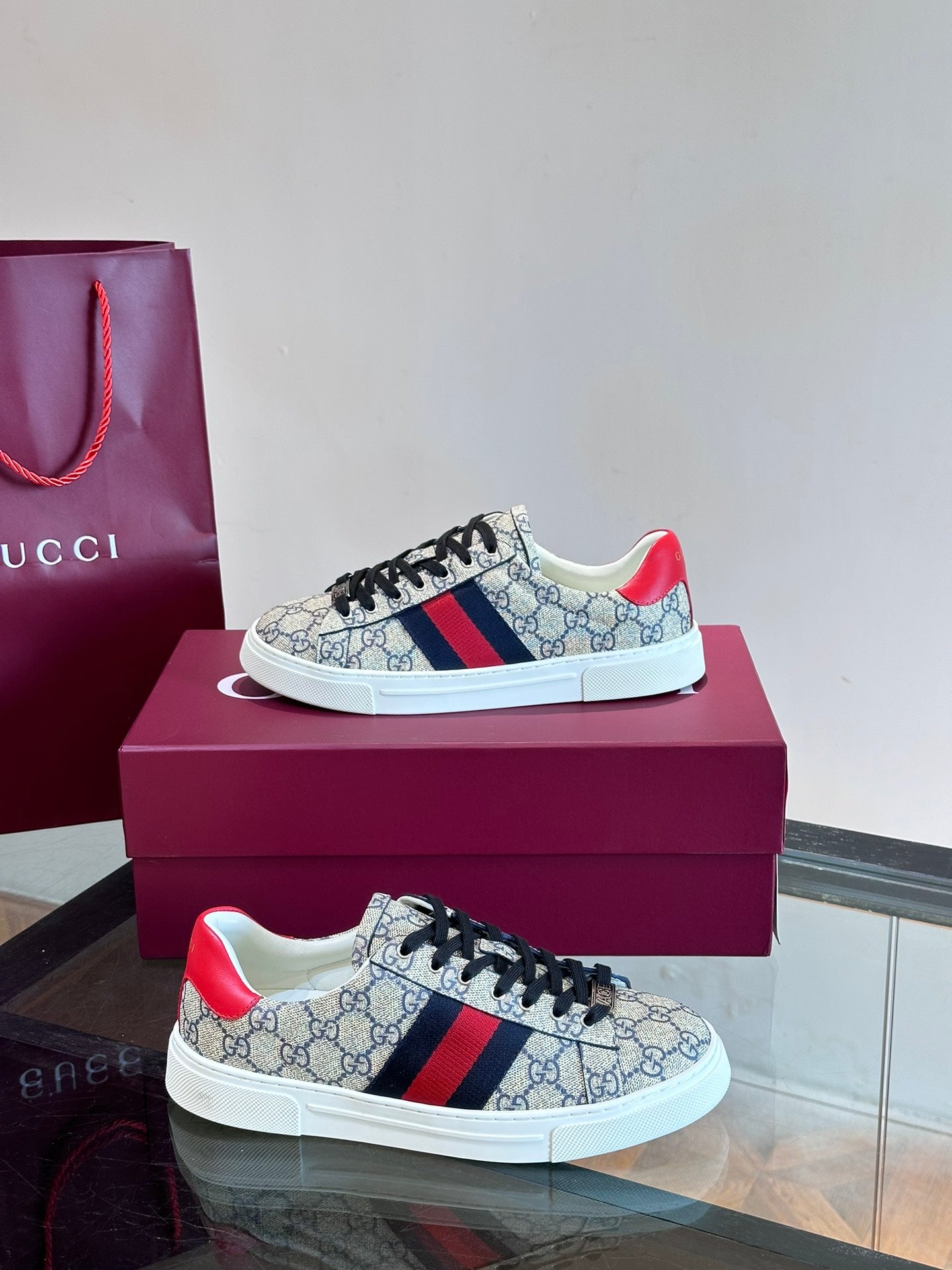 GUCC*" Chi new pair of small white shoes, this low-top sports shoes with basketball style