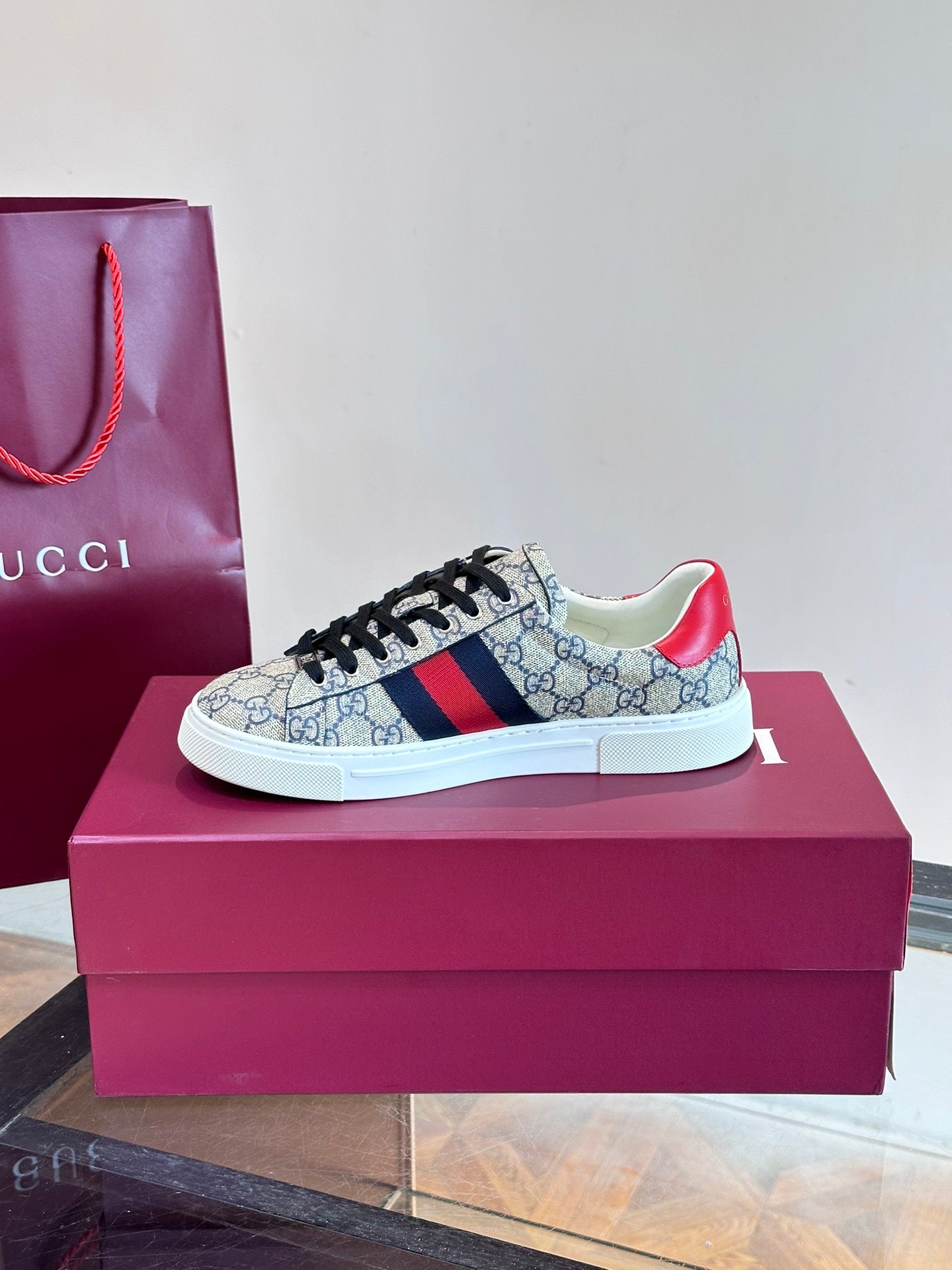 GUCC*" Chi new pair of small white shoes, this low-top sports shoes with basketball style