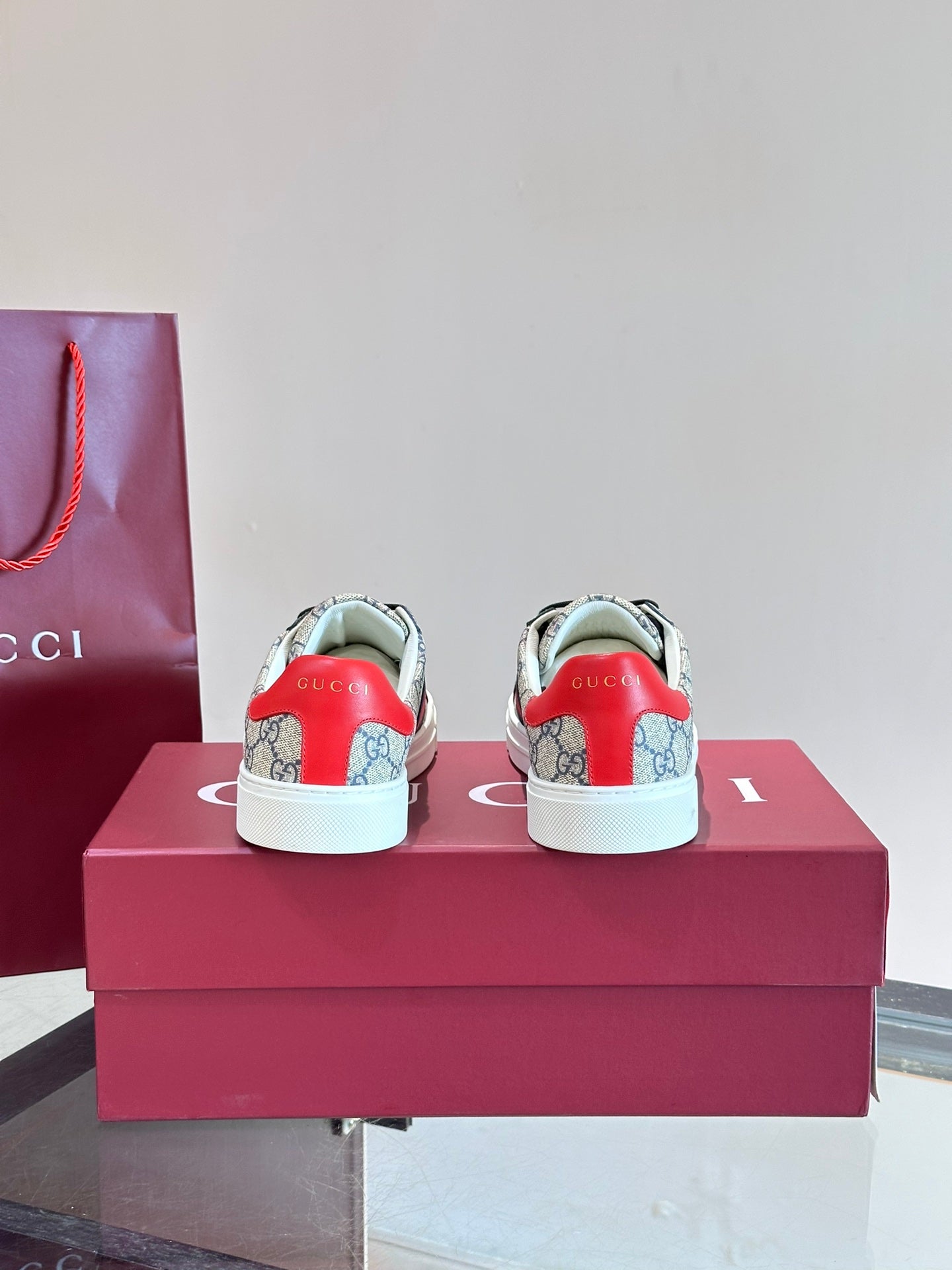 GUCC*" Chi new pair of small white shoes, this low-top sports shoes with basketball style