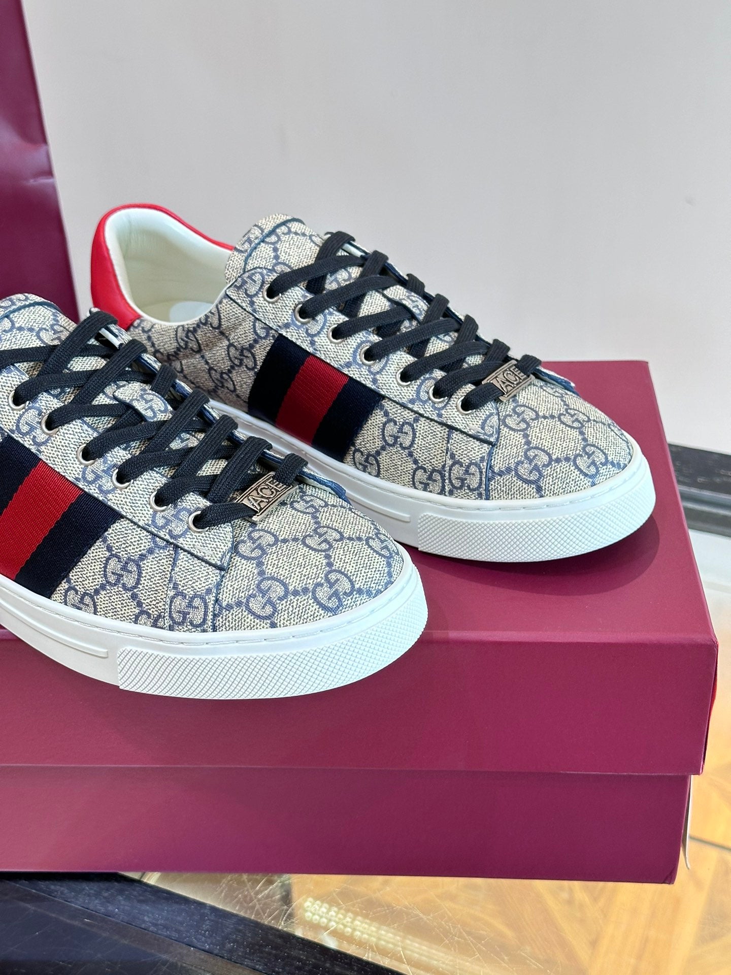 GUCC*" Chi new pair of small white shoes, this low-top sports shoes with basketball style