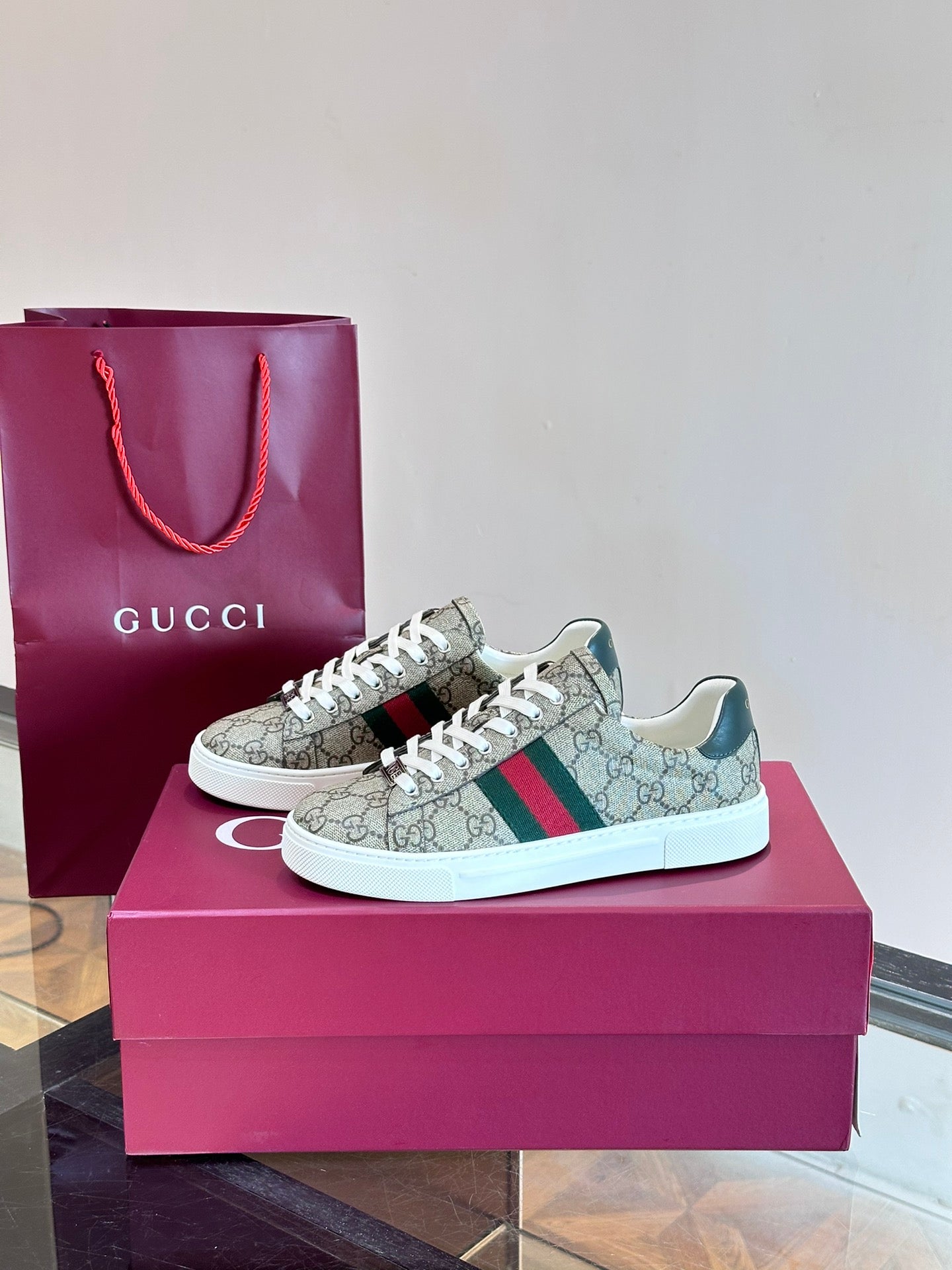GUCC*" Chi new pair of small white shoes, this low-top sports shoes with basketball style