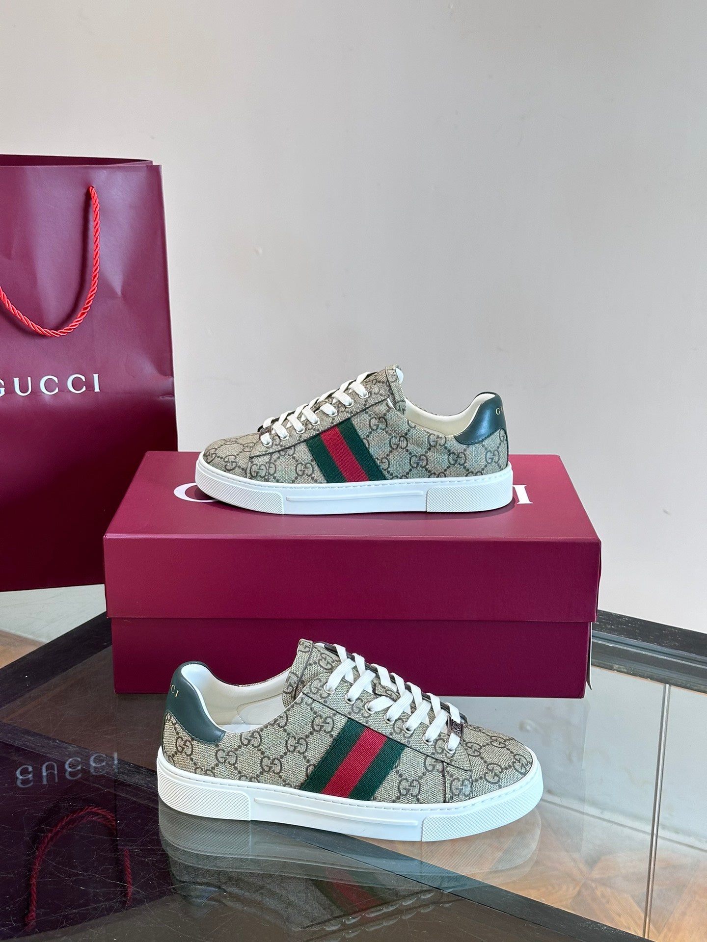 GUCC*" Chi new pair of small white shoes, this low-top sports shoes with basketball style