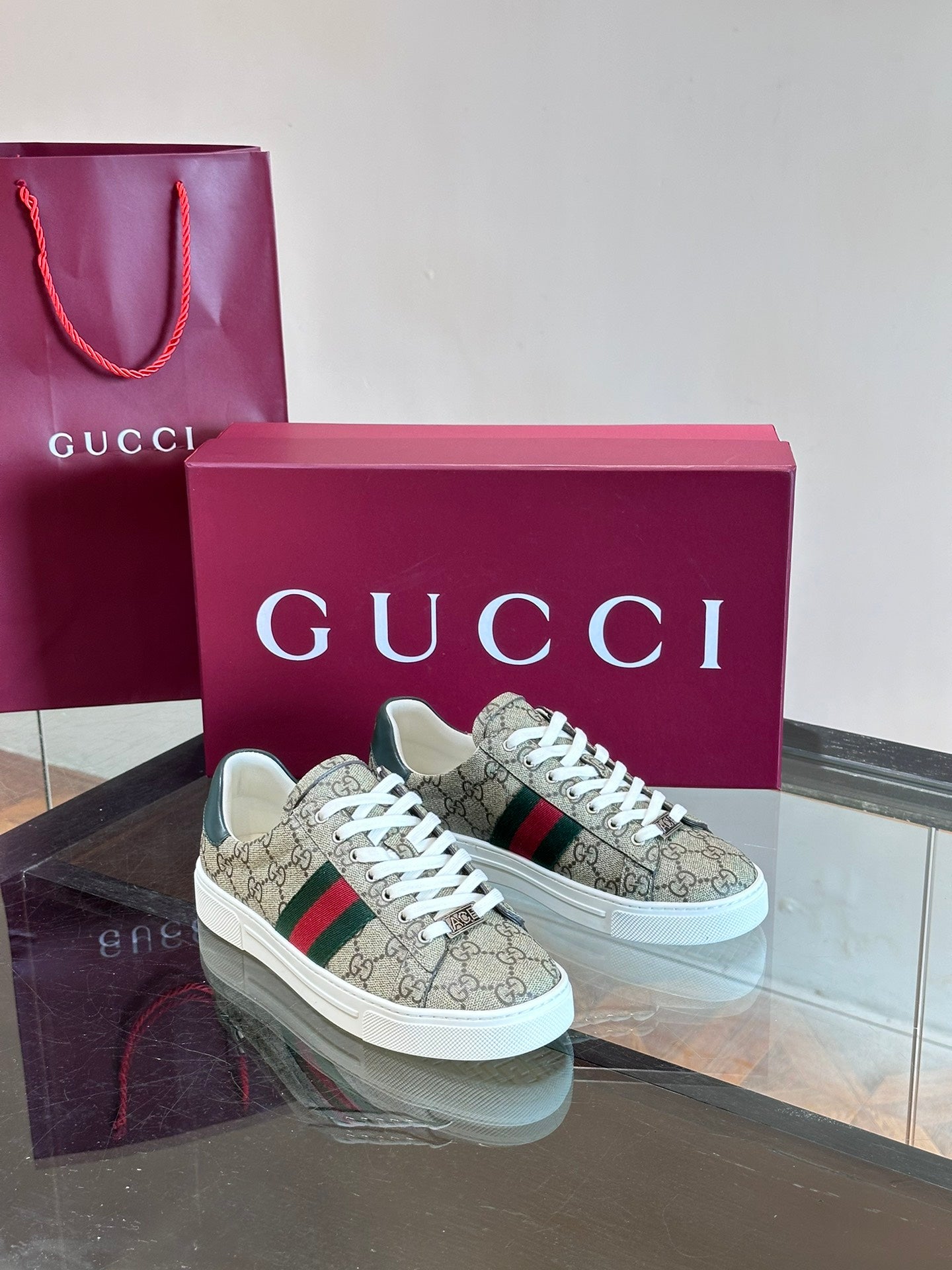 GUCC*" Chi new pair of small white shoes, this low-top sports shoes with basketball style