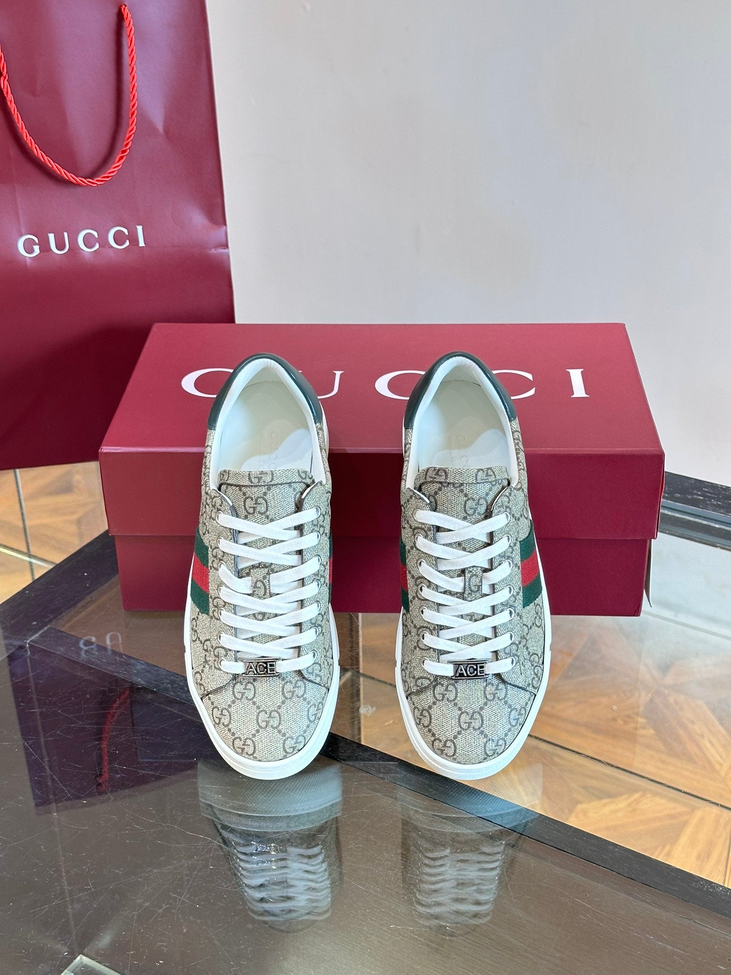GUCC*" Chi new pair of small white shoes, this low-top sports shoes with basketball style
