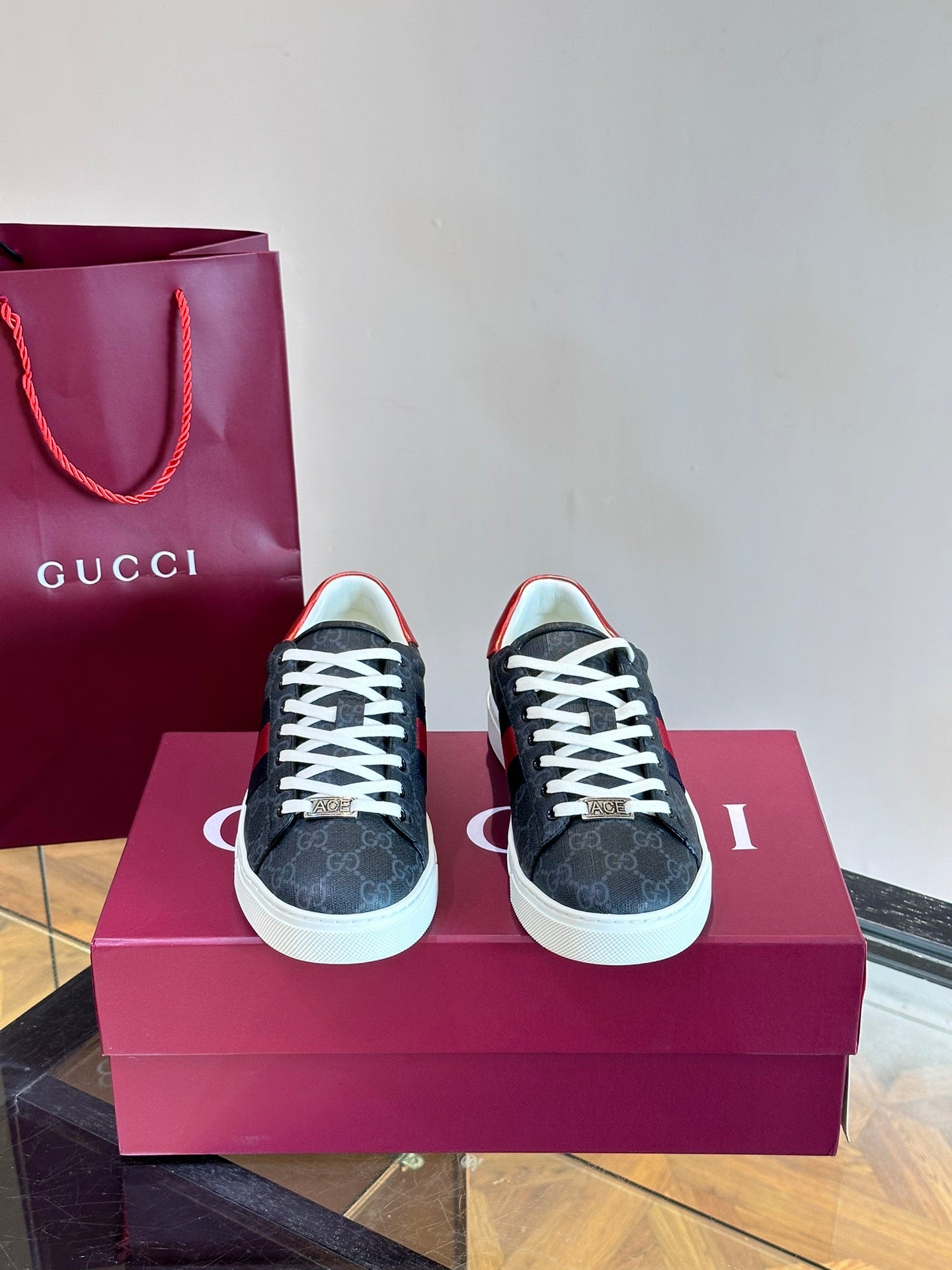 GUCC*" Chi new pair of small white shoes, this low-top sports shoes with basketball style