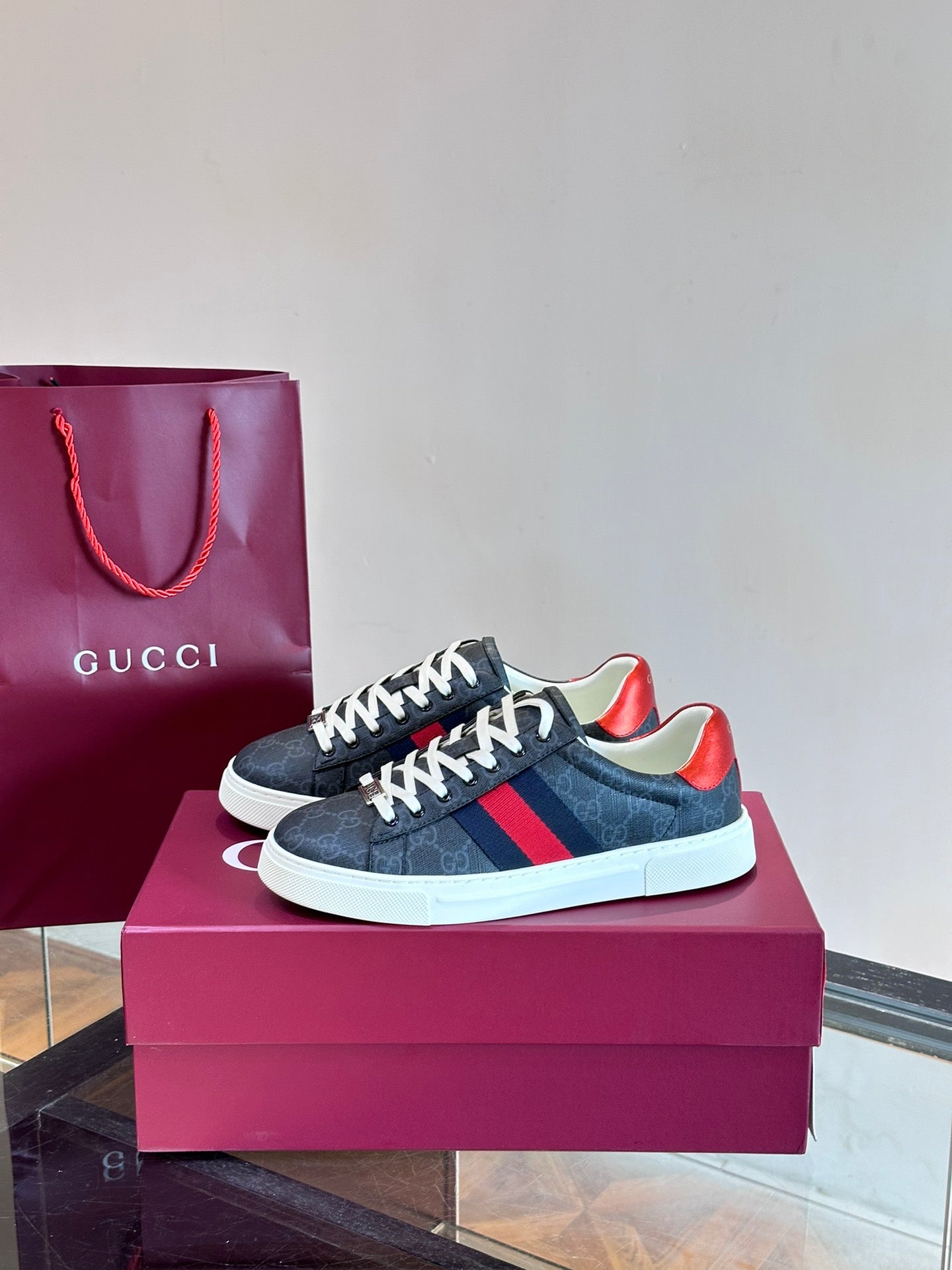 GUCC*" Chi new pair of small white shoes, this low-top sports shoes with basketball style
