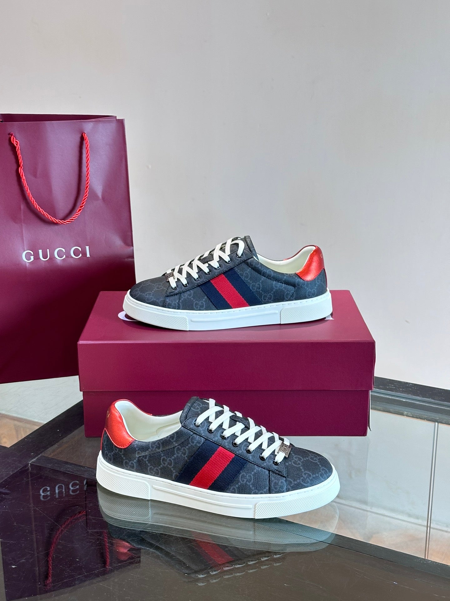 GUCC*" Chi new pair of small white shoes, this low-top sports shoes with basketball style