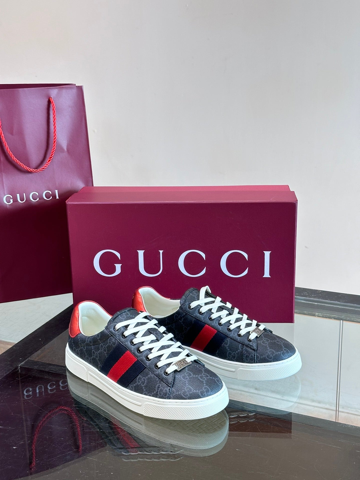 GUCC*" Chi new pair of small white shoes, this low-top sports shoes with basketball style