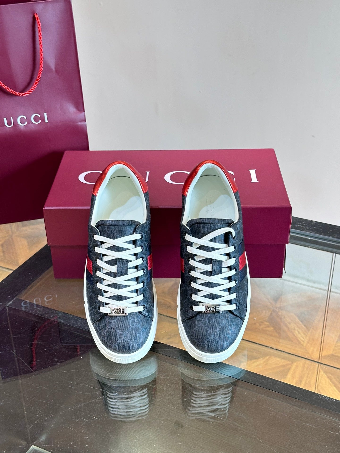 GUCC*" Chi new pair of small white shoes, this low-top sports shoes with basketball style