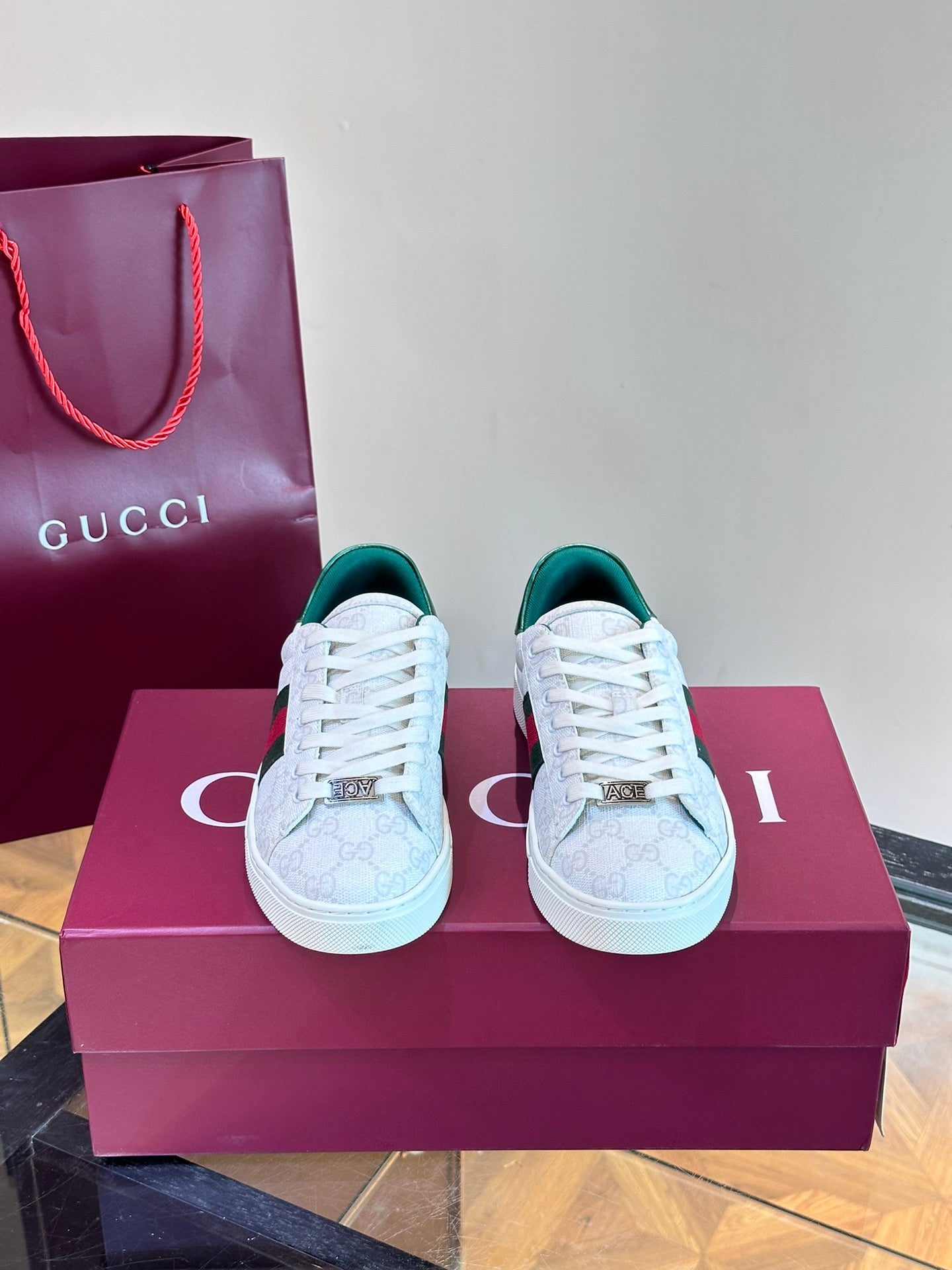 GUCC*" Chi new pair of small white shoes, this low-top sports shoes with basketball style