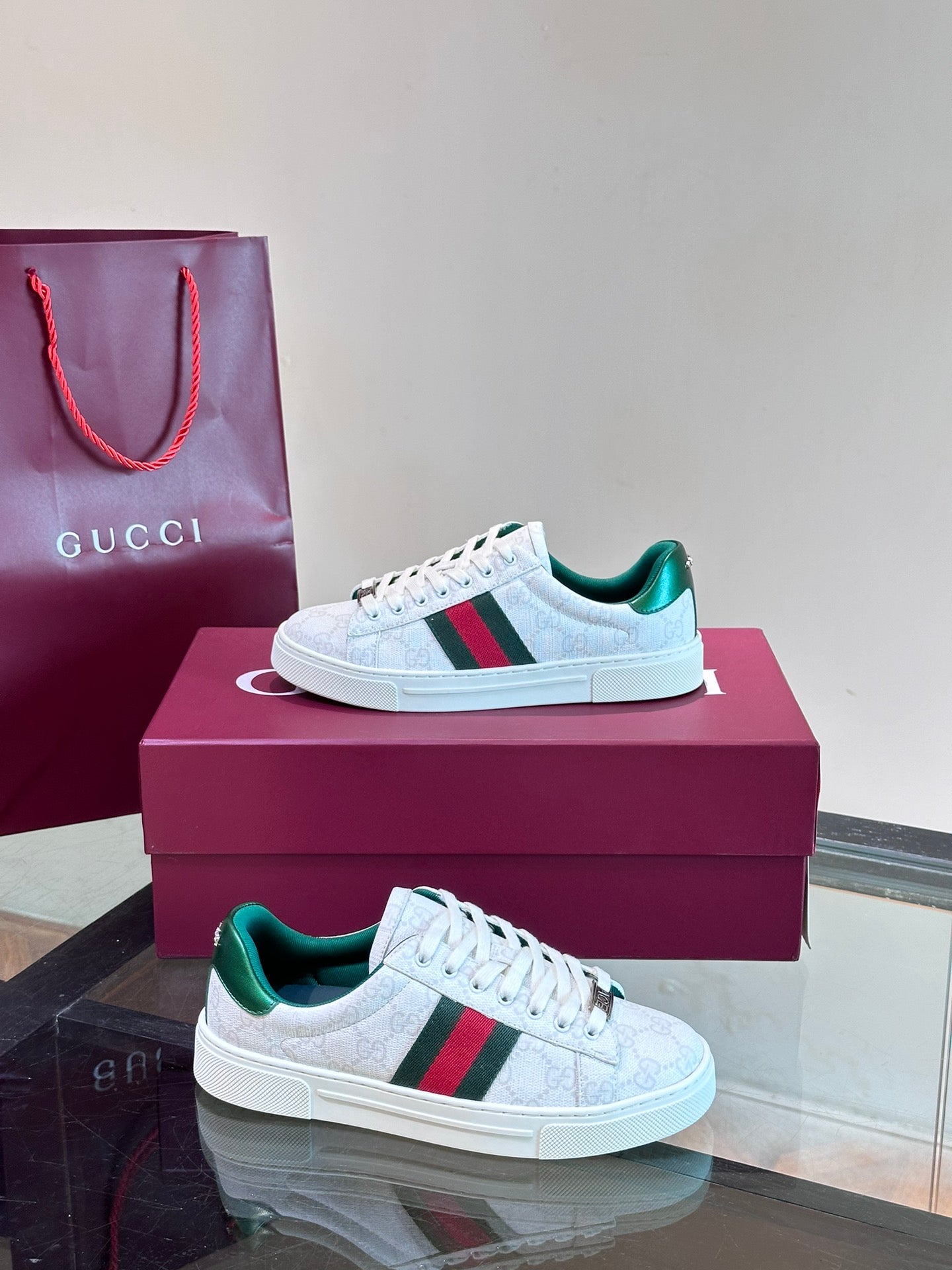 GUCC*" Chi new pair of small white shoes, this low-top sports shoes with basketball style