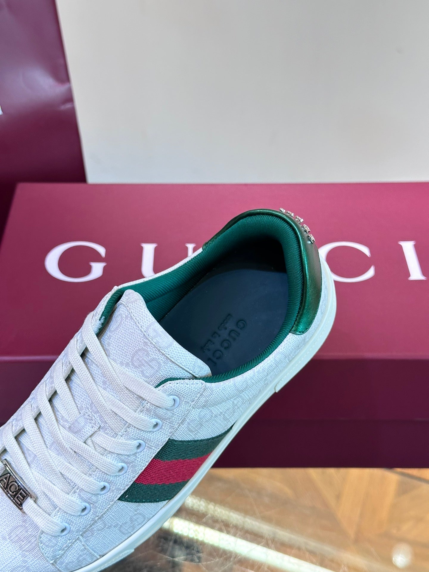 GUCC*" Chi new pair of small white shoes, this low-top sports shoes with basketball style