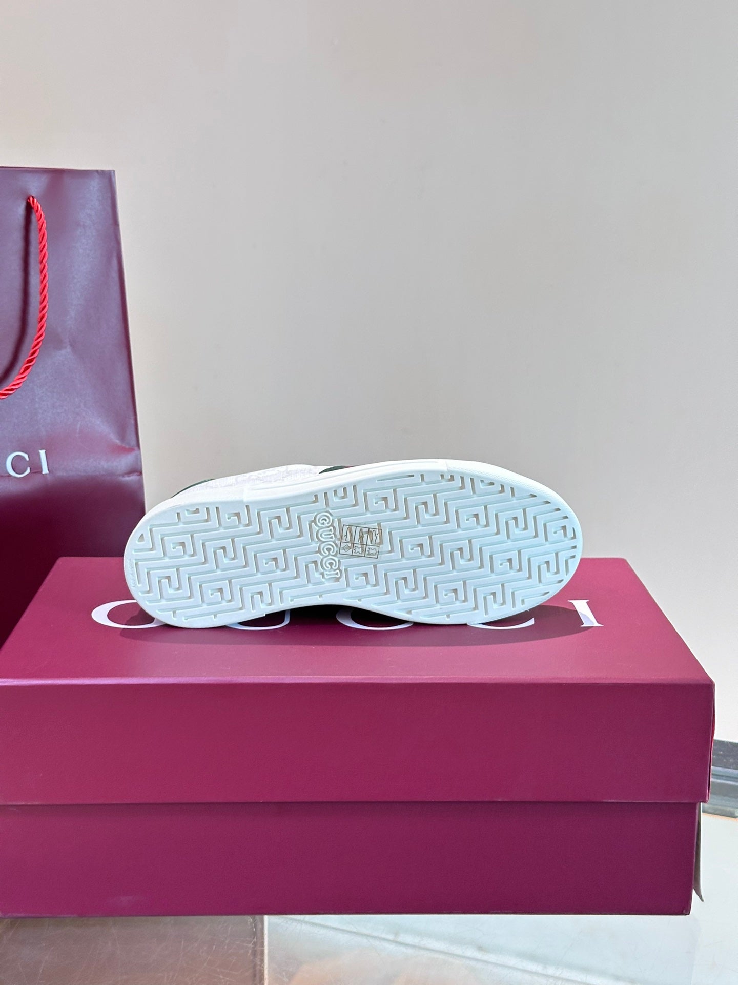 GUCC*" Chi new pair of small white shoes, this low-top sports shoes with basketball style