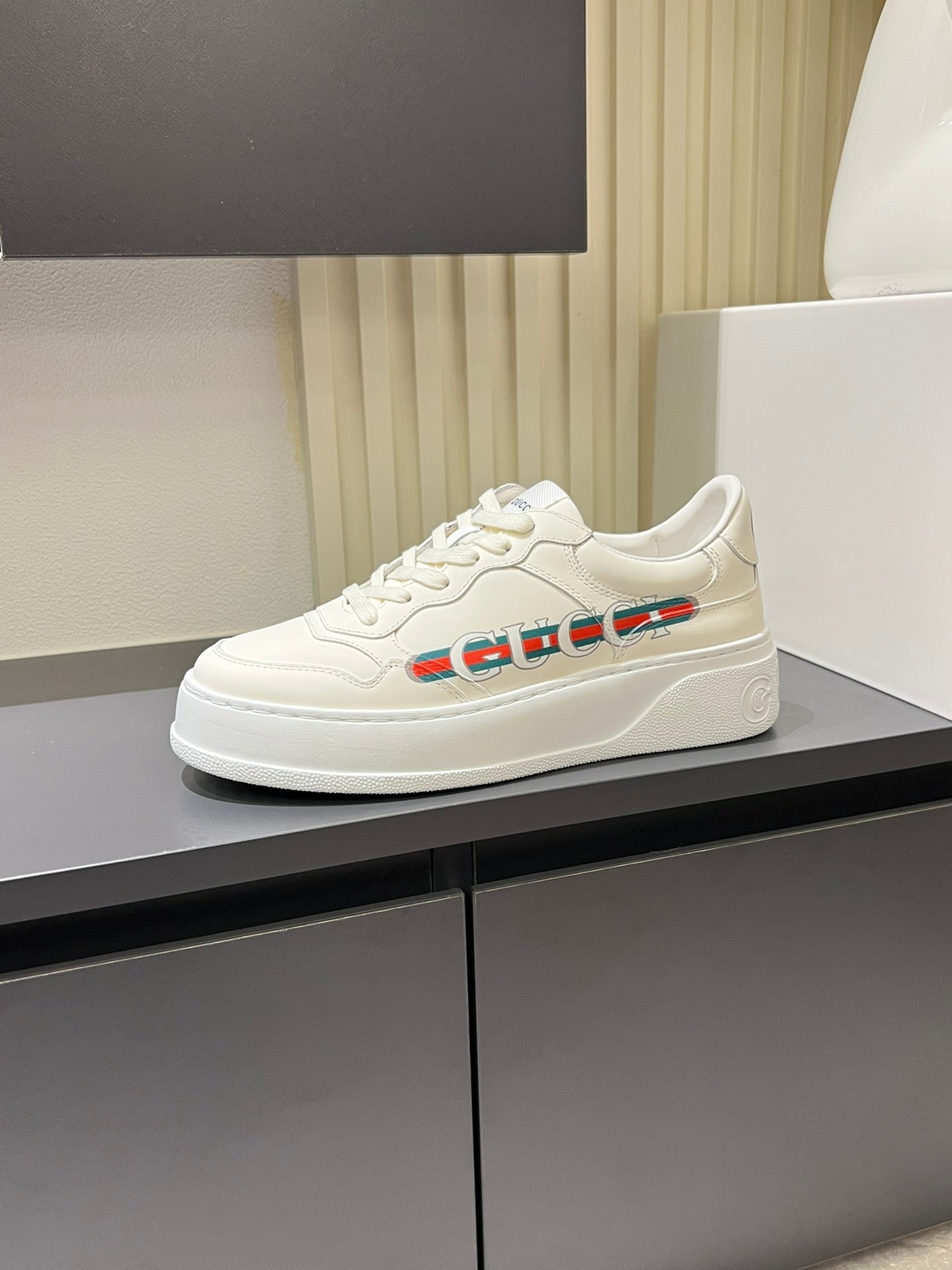 Gucc* Men's thick soled cookie shoes sneakers, this sports shoe adopts thick soled structure