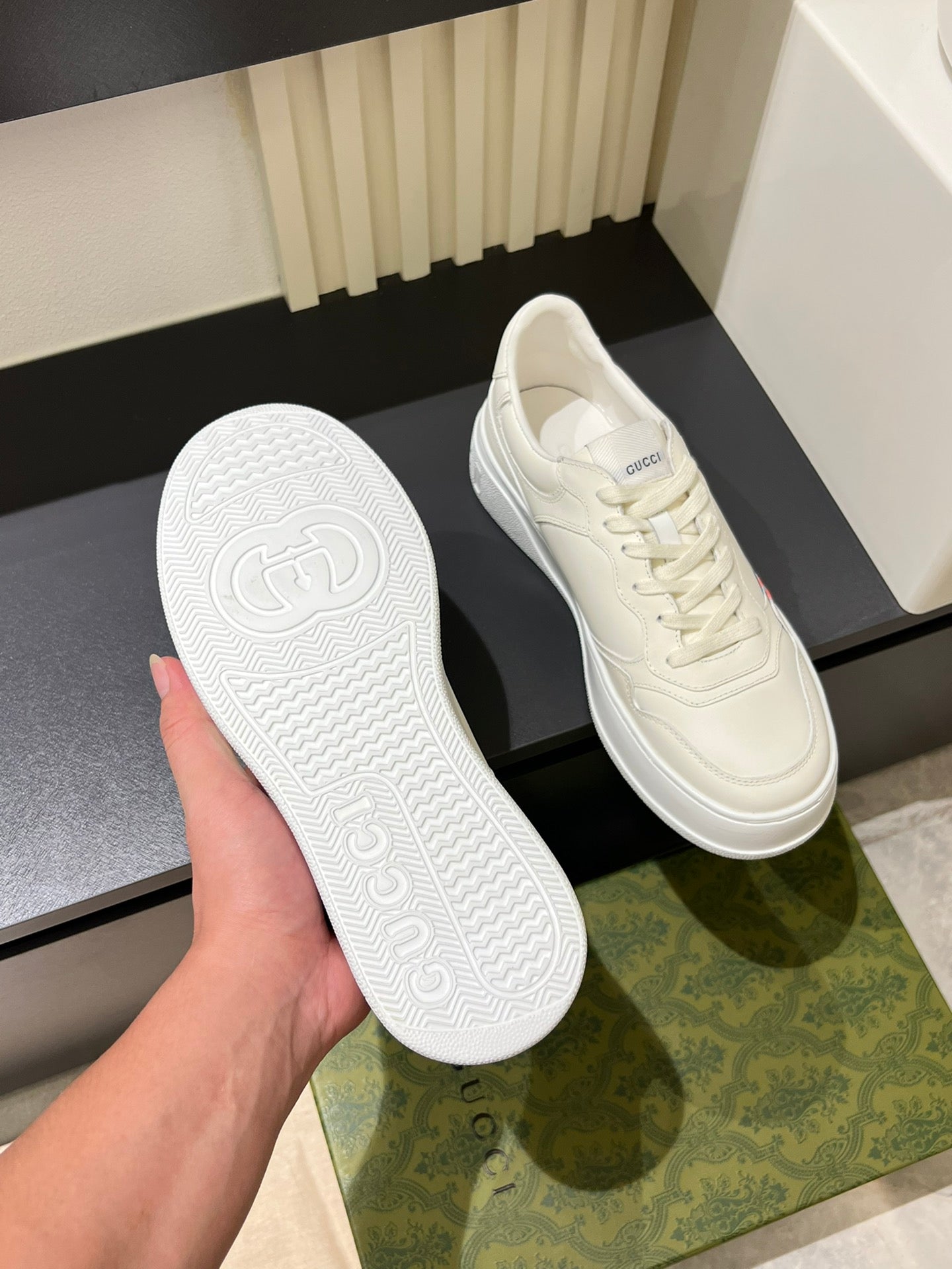 Gucc* Men's thick soled cookie shoes sneakers, this sports shoe adopts thick soled structure