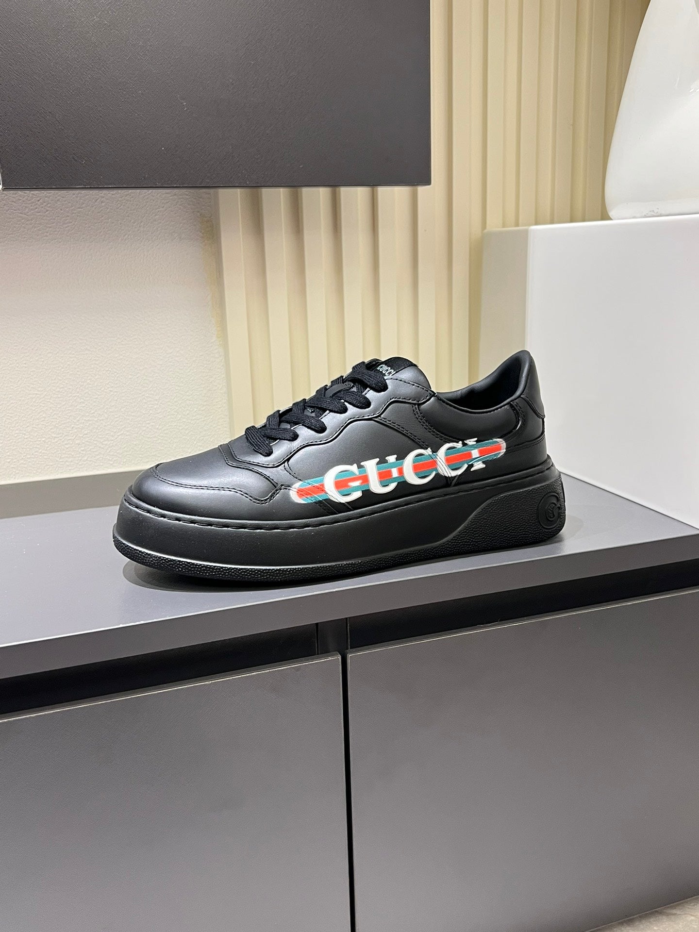 Gucc* Men's thick soled cookie shoes sneakers, this sports shoe adopts thick soled structure