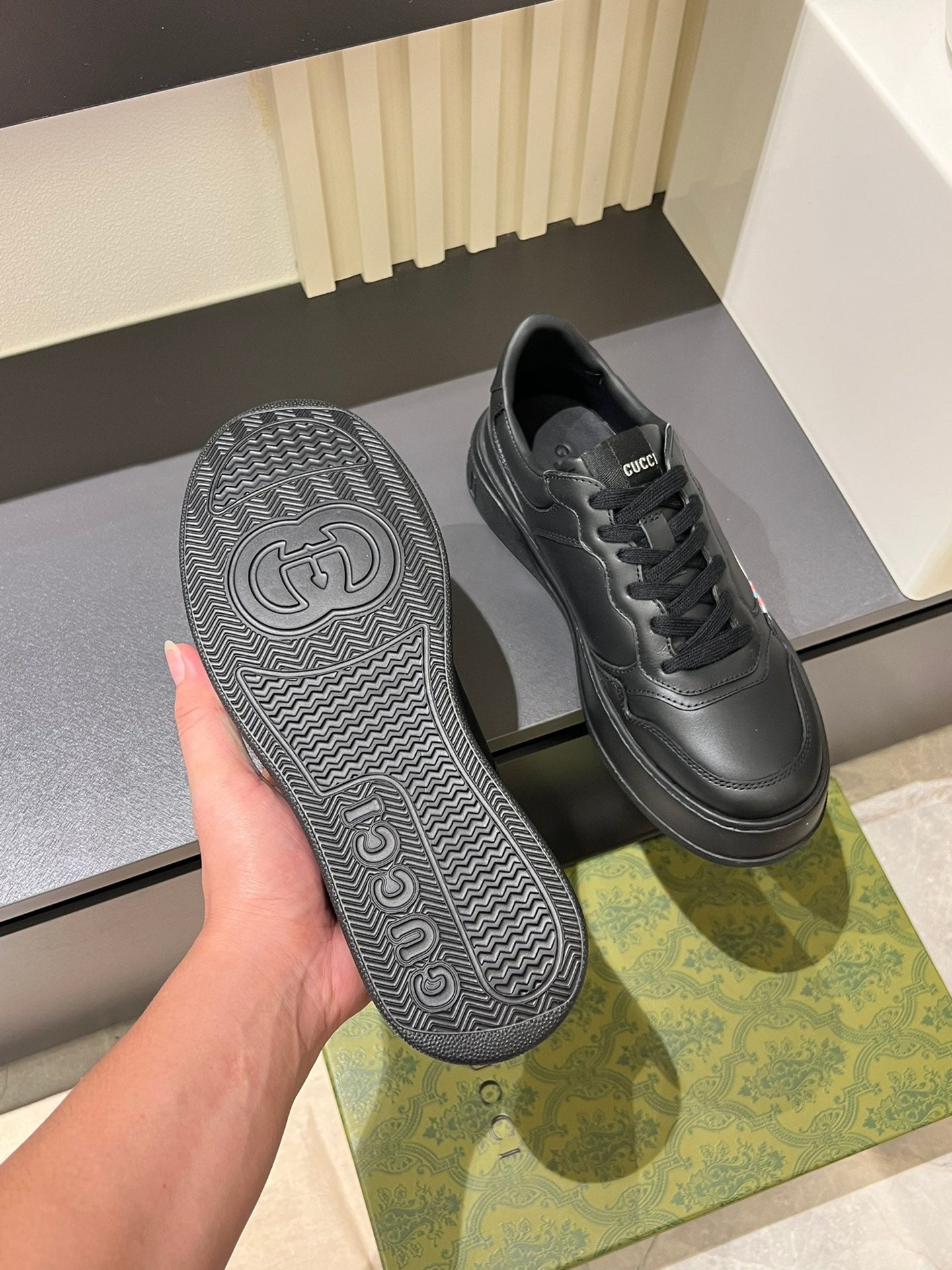 Gucc* Men's thick soled cookie shoes sneakers, this sports shoe adopts thick soled structure