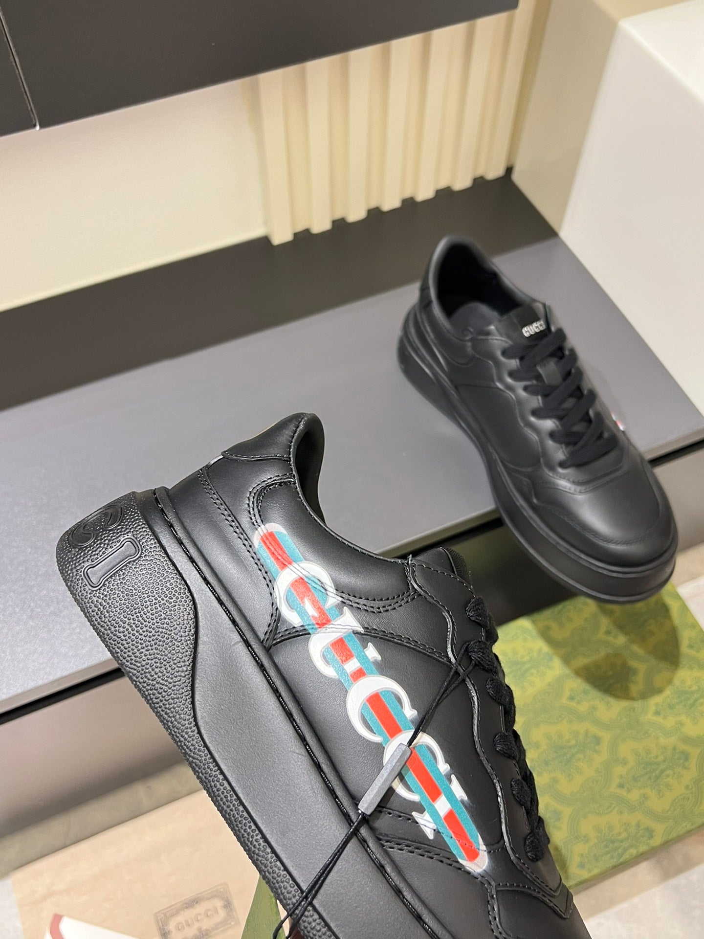 Gucc* Men's thick soled cookie shoes sneakers, this sports shoe adopts thick soled structure