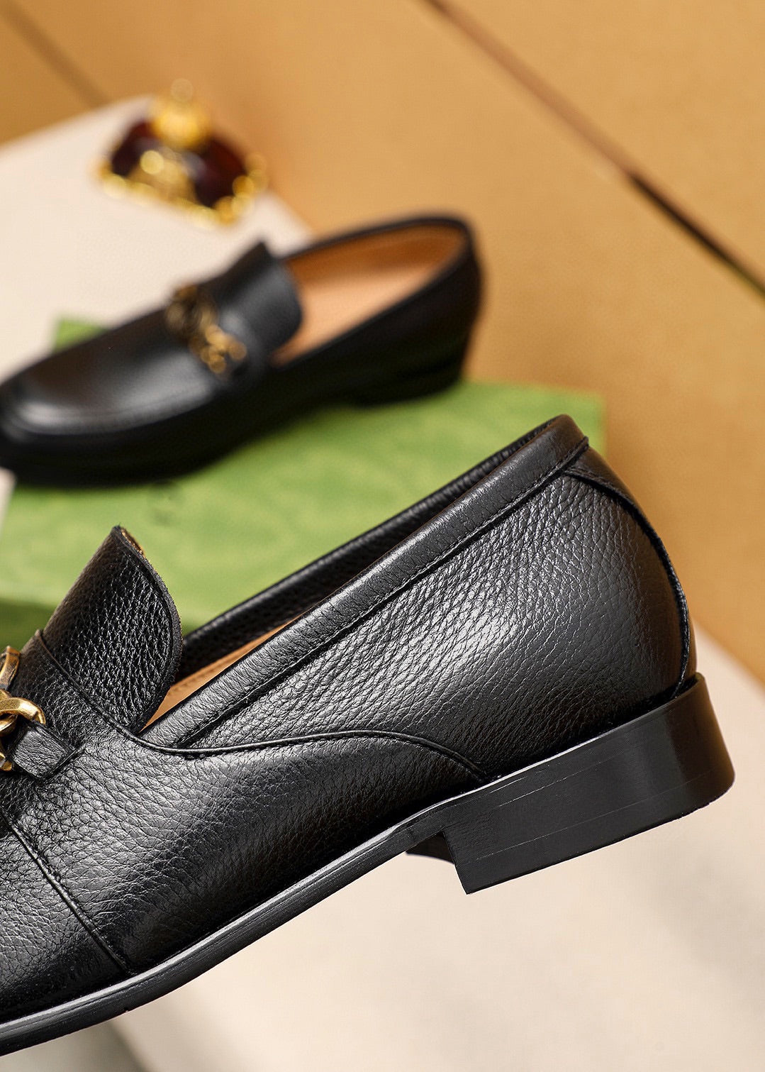 Trademark: GUCCI "Gucci" casual leather shoes. Positive code number: 38-44 (45.46.47 can
